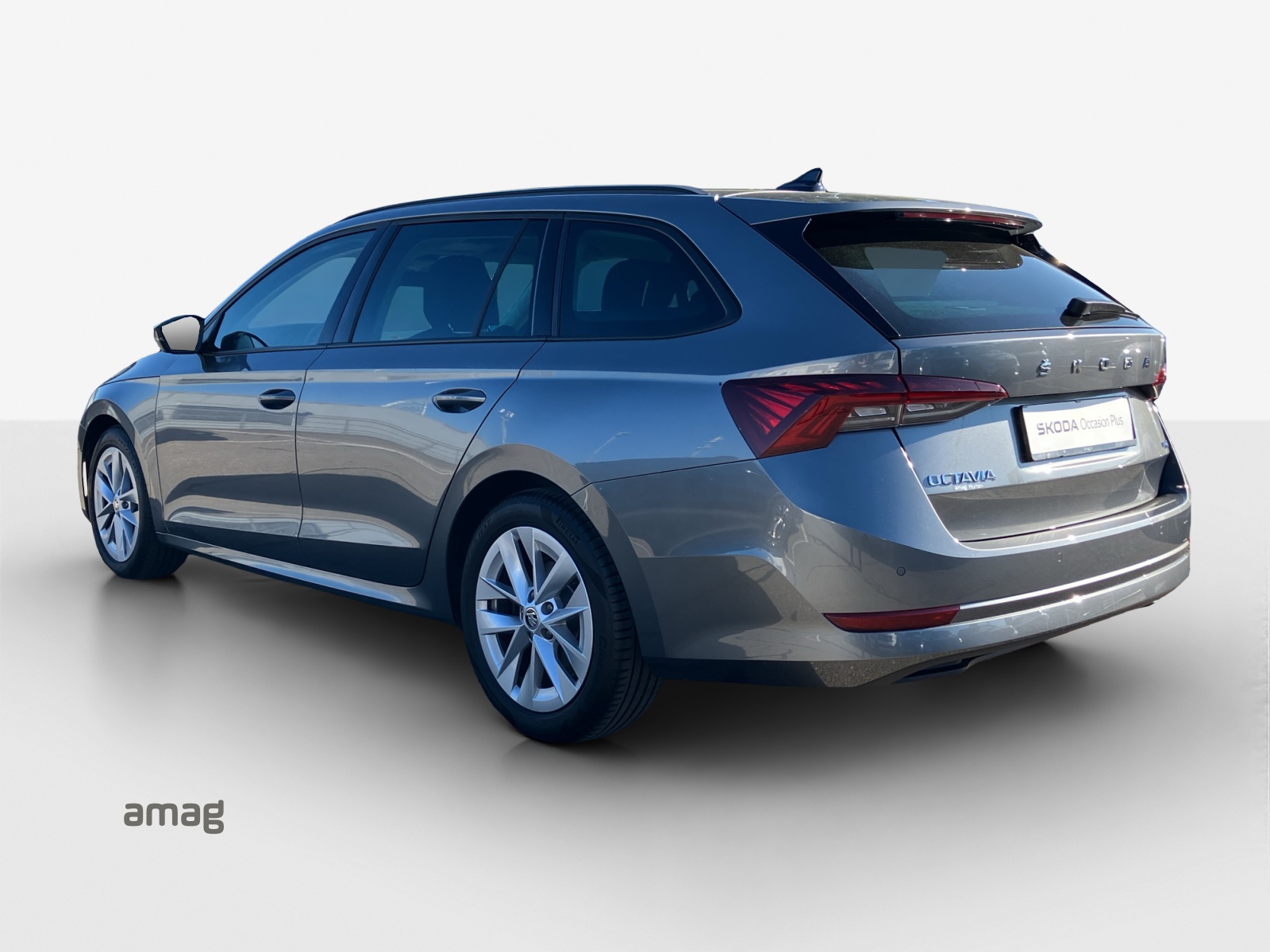 SKODA Octavia Combi 2.0 TSI Style DSG 4x4-image-2