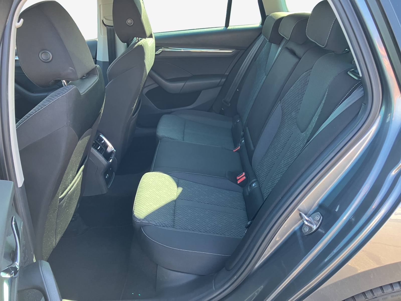 SKODA Octavia Combi 2.0 TSI Style DSG 4x4-image-11
