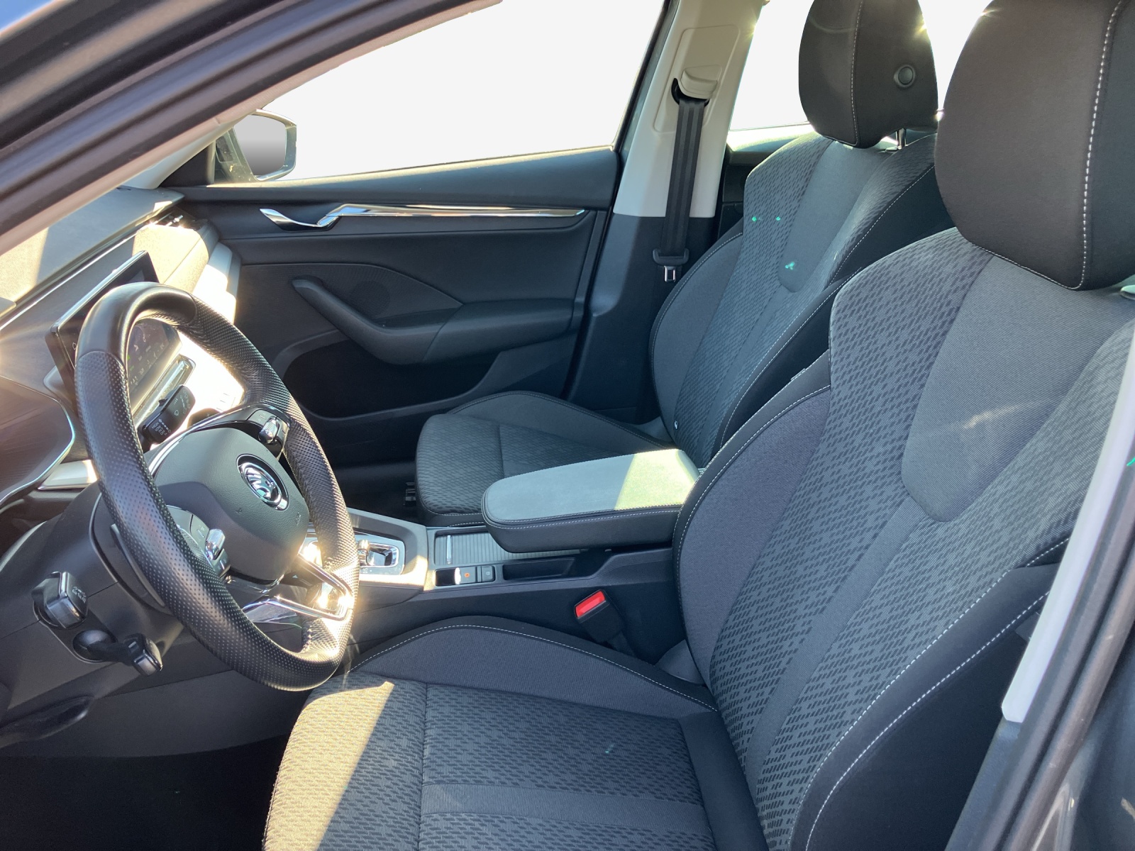SKODA Octavia Combi 2.0 TSI Style DSG 4x4-image-7