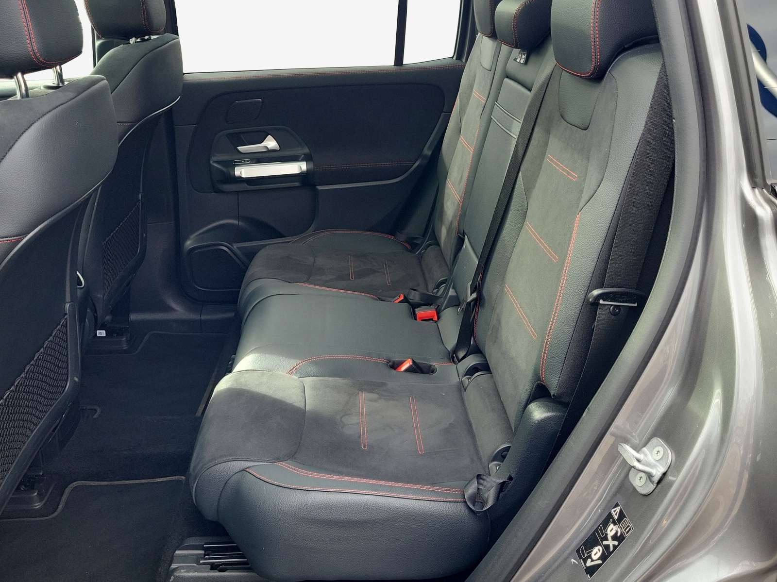 MERCEDES-BENZ EQB 350 4Matic Swiss Star AMG Line-image-12