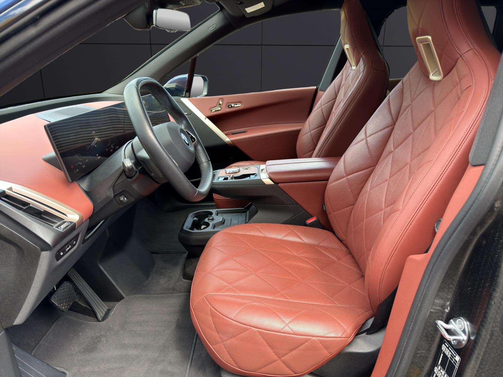 BMW iX xDrive40-showroom-element-1