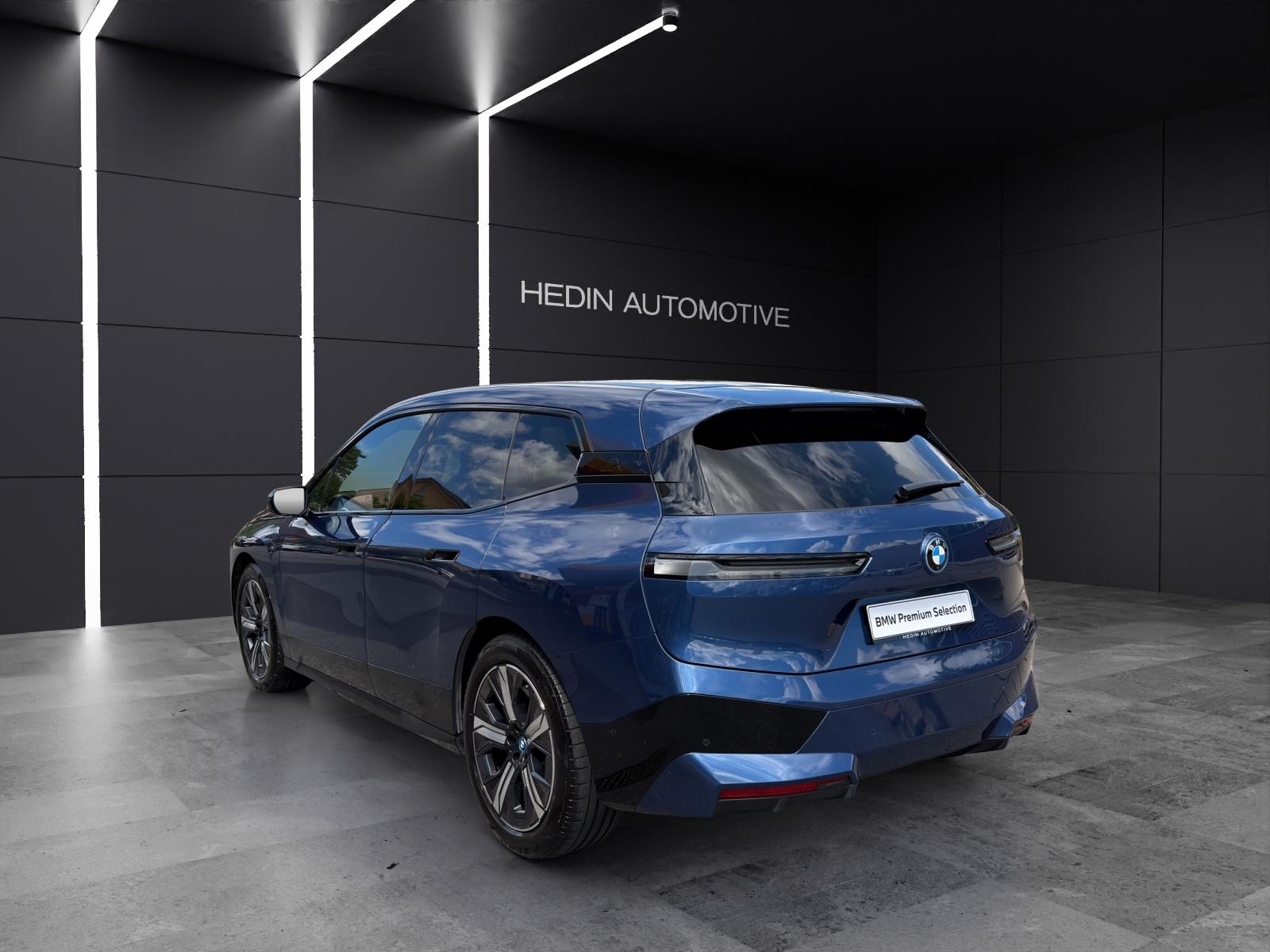 BMW iX xDrive40-showroom-element-2