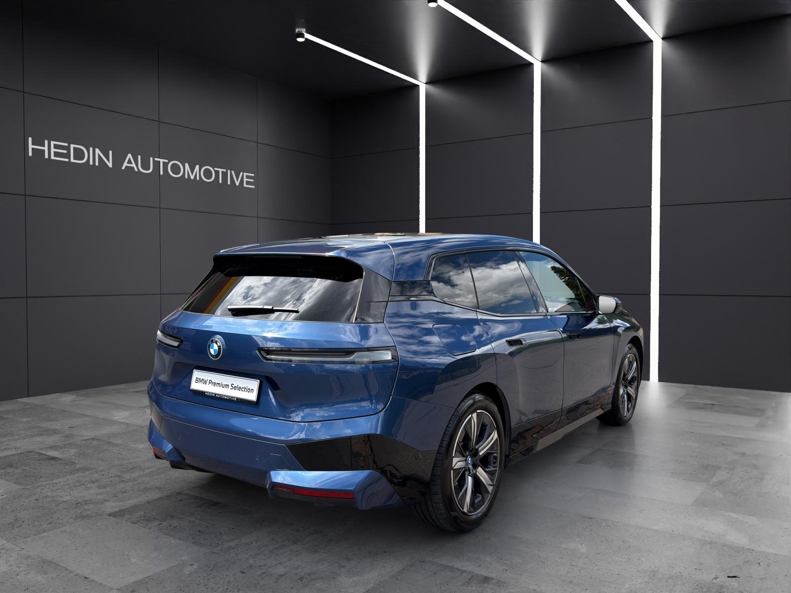 BMW iX xDrive40-image-15