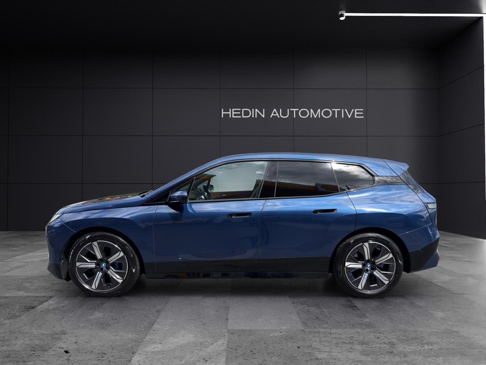 BMW iX xDrive40-showroom-element-3