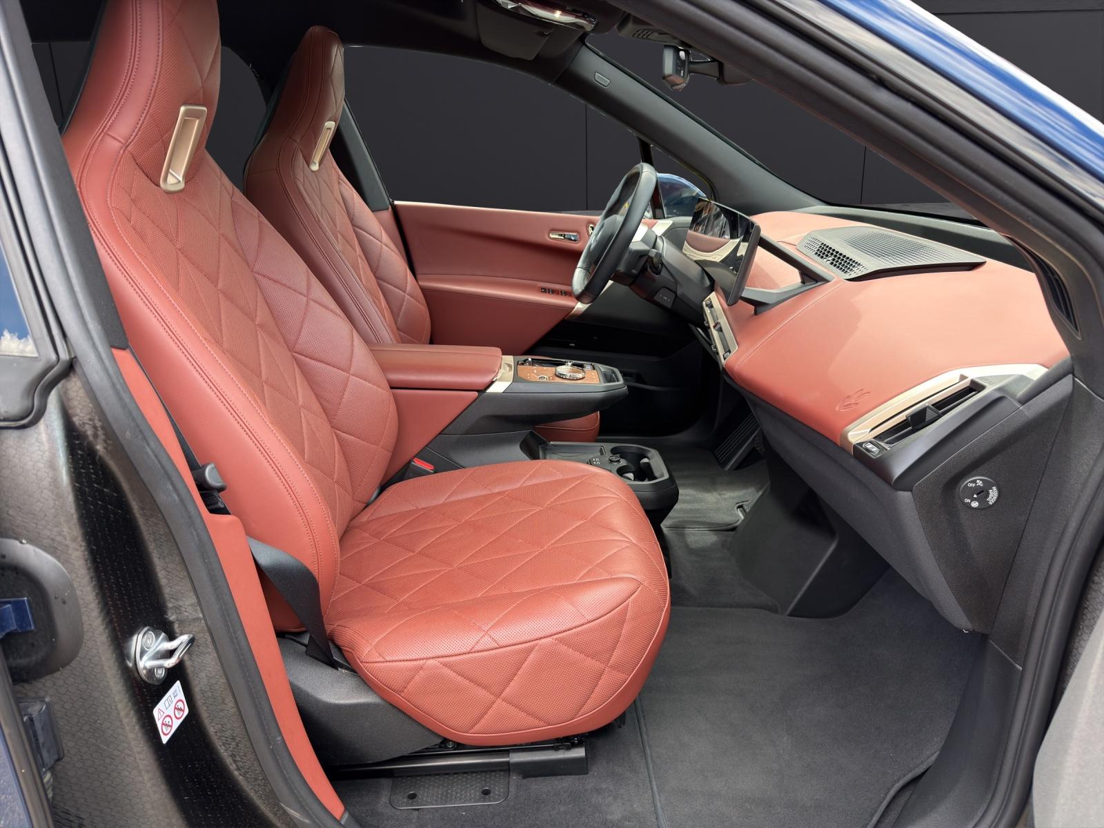 BMW iX xDrive40-image-18