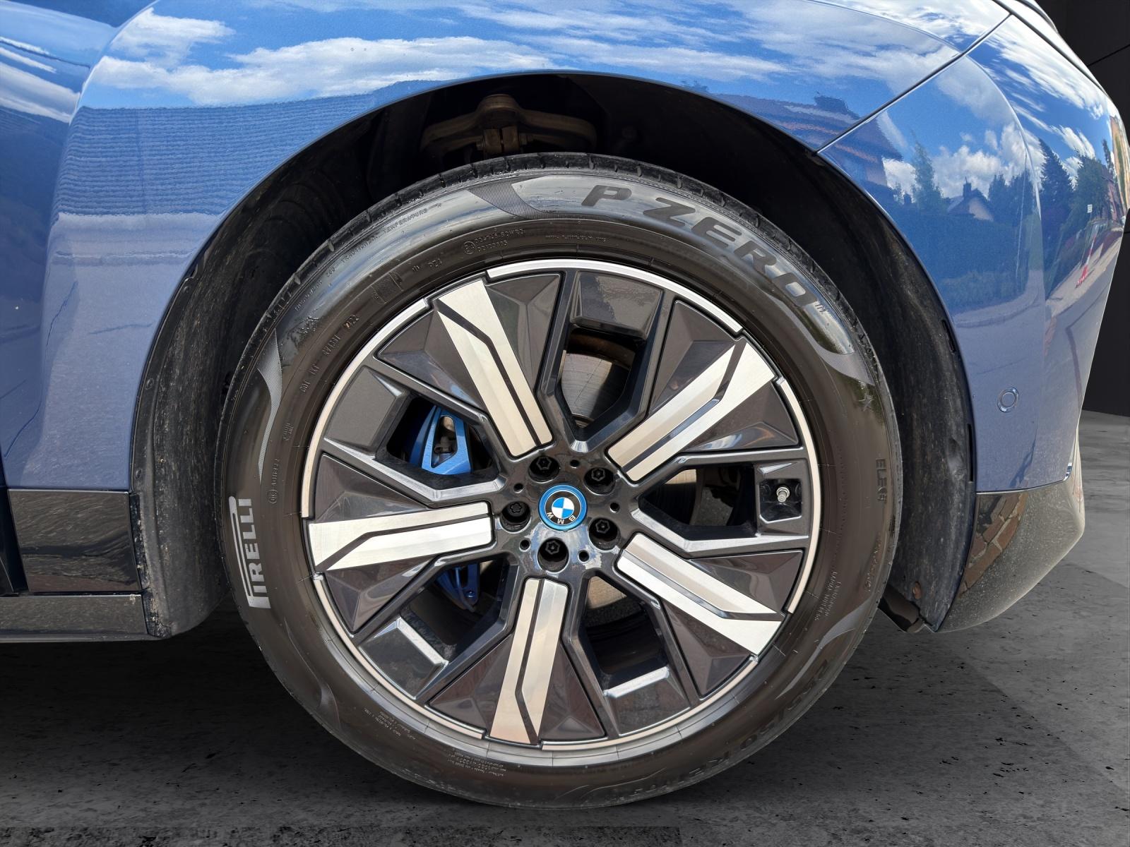 BMW iX xDrive40-image-19