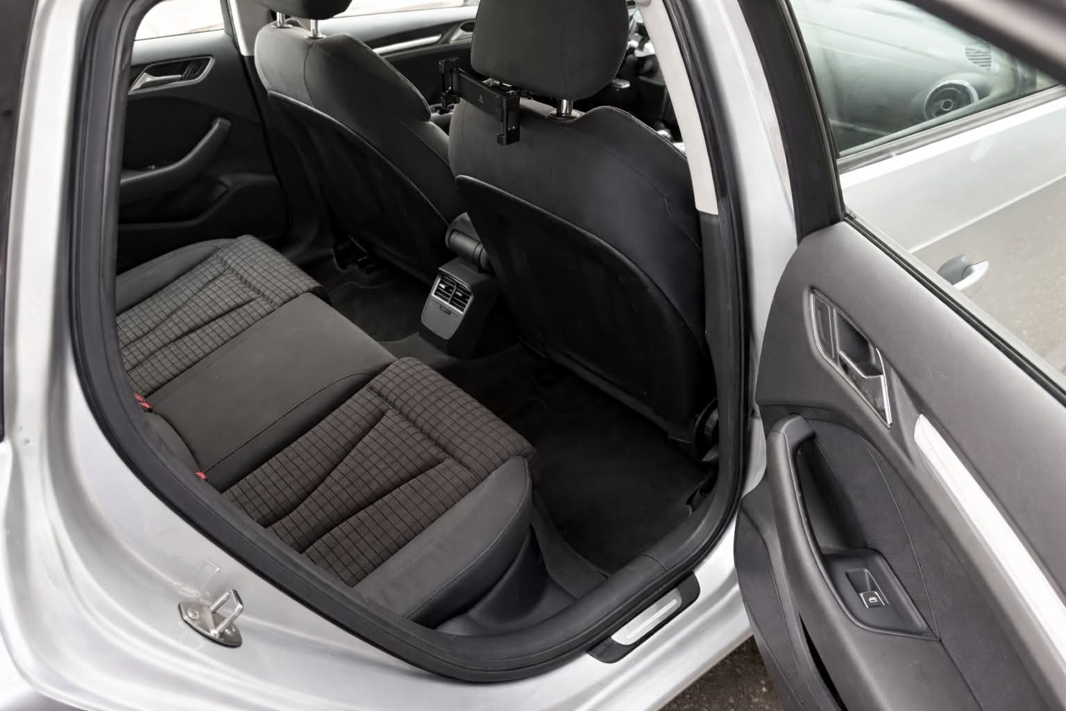 AUDI A3 Sportback 2.0 TDI Ambition quattro-image-11