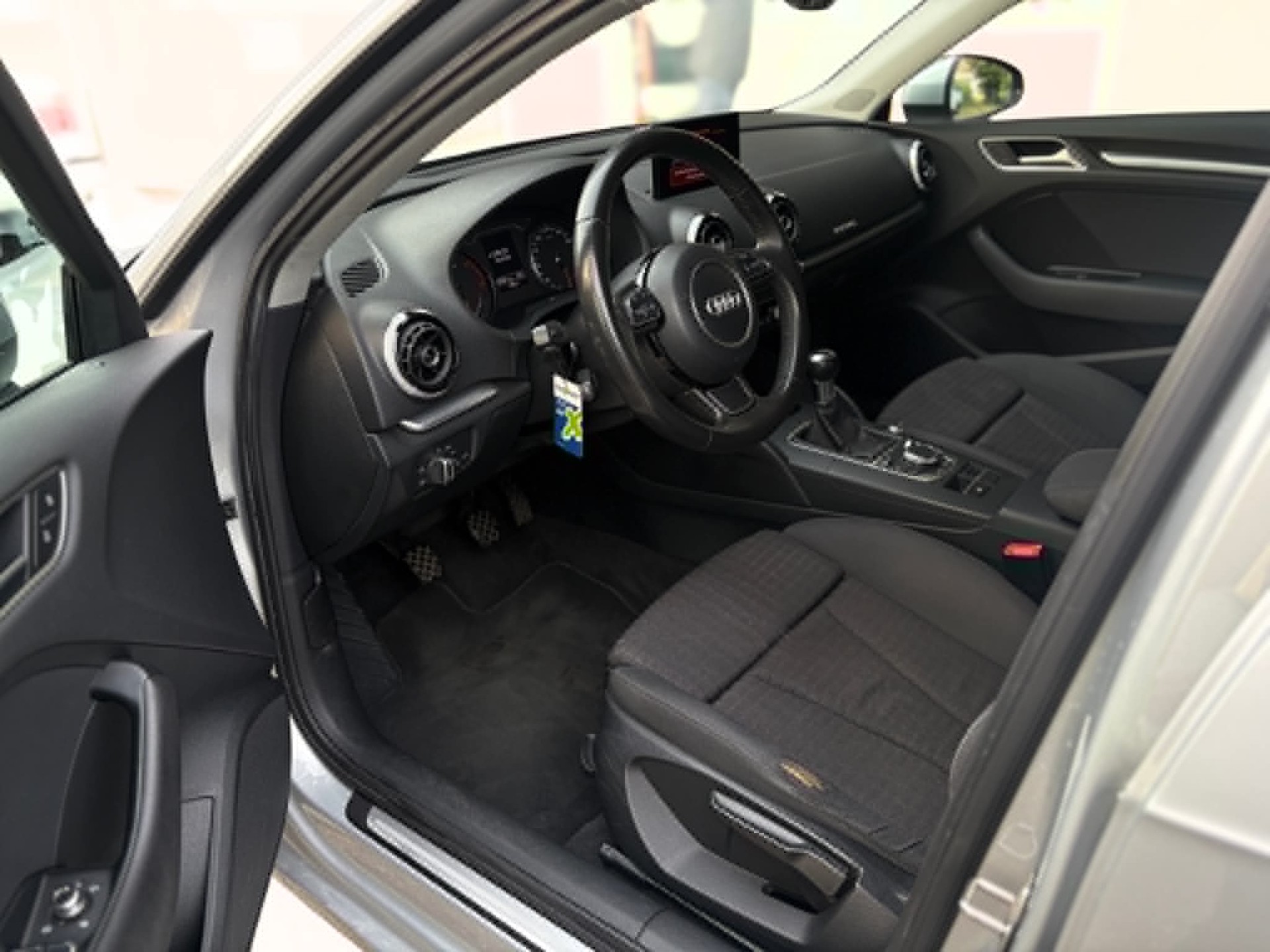 AUDI A3 Sportback 2.0 TDI Ambition quattro-image-9