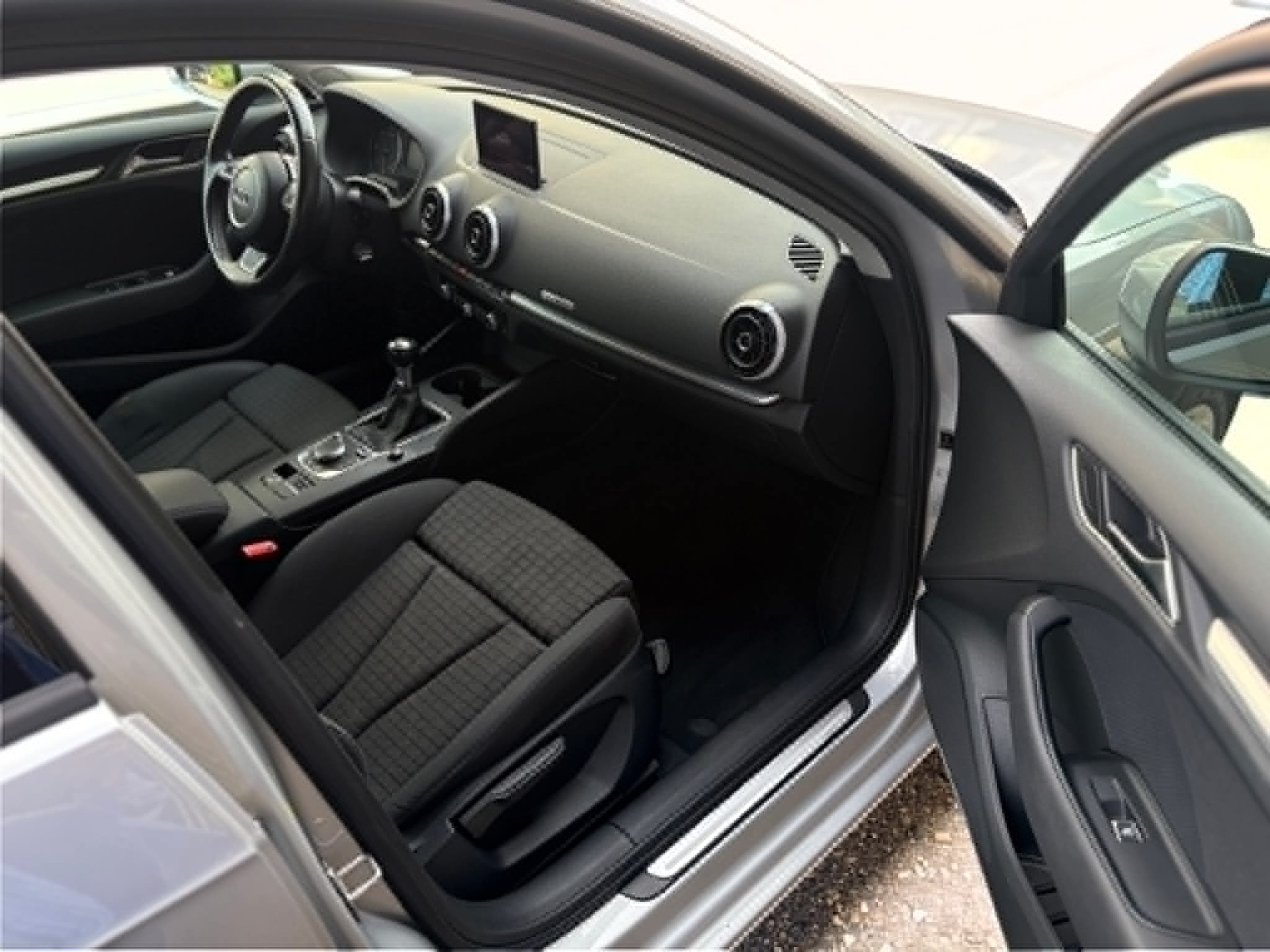 AUDI A3 Sportback 2.0 TDI Ambition quattro-image-10