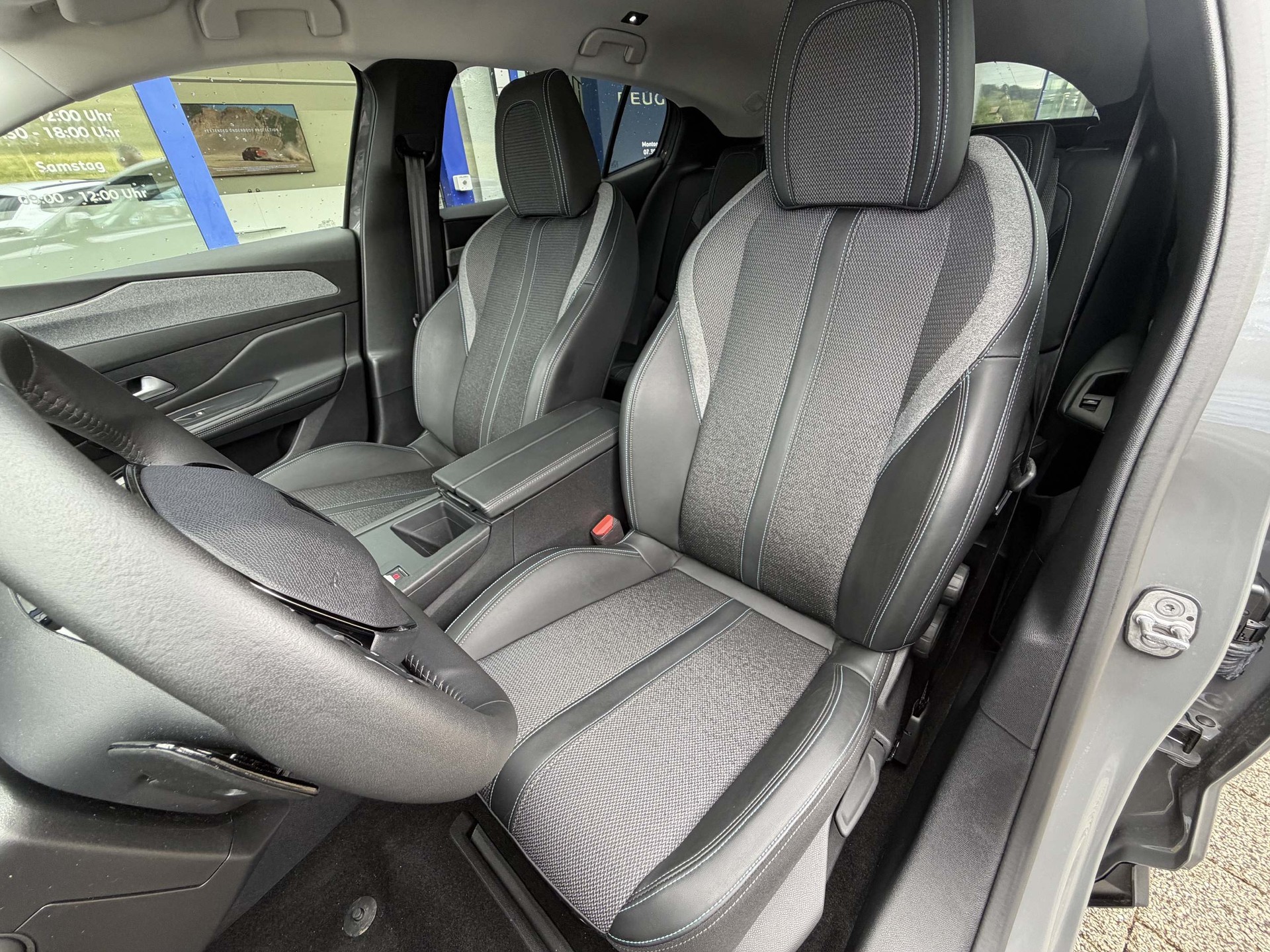PEUGEOT 408 1.2 Hybrid Allure *5 Jahre Garantie*-image-11