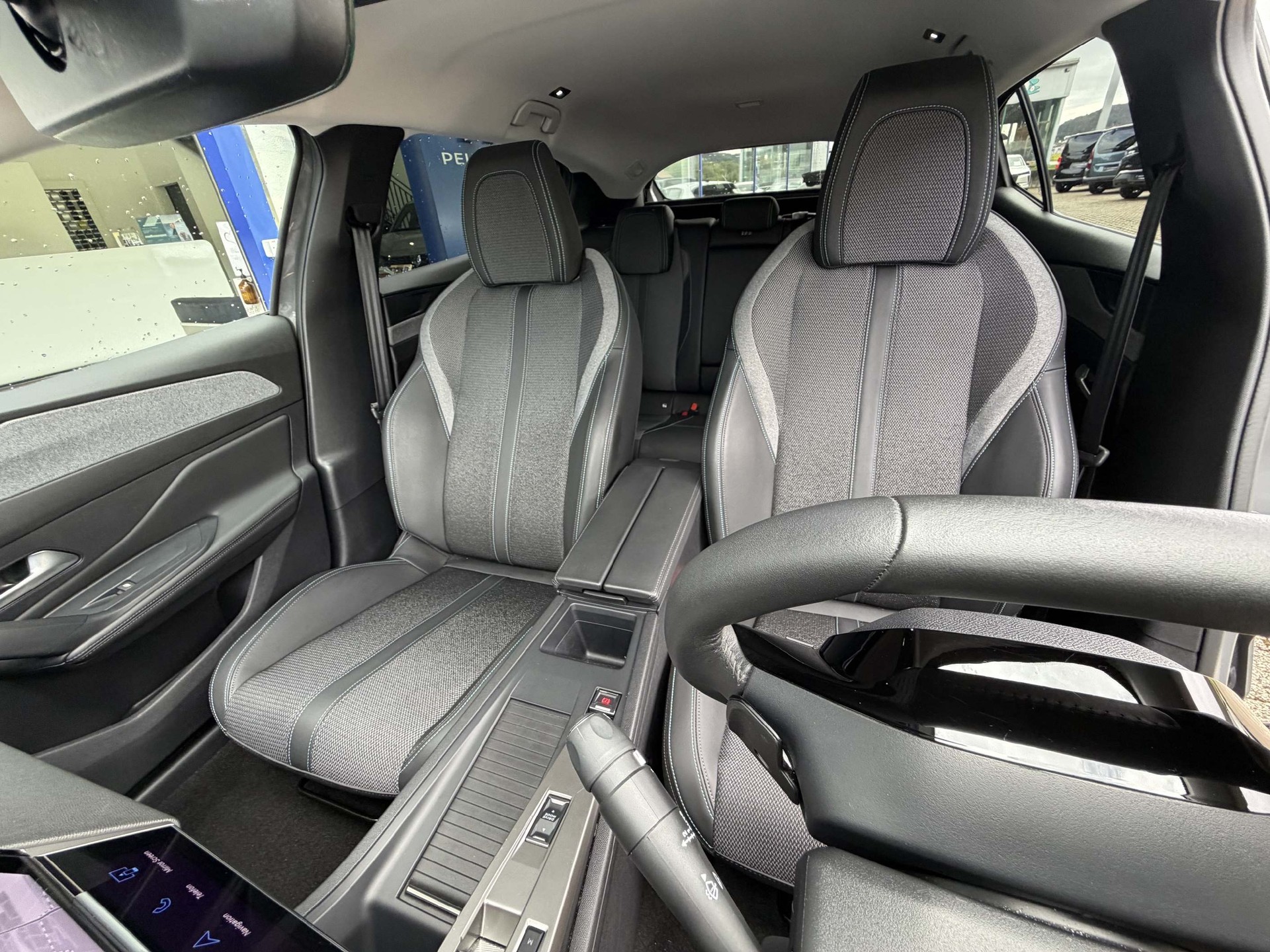 PEUGEOT 408 1.2 Hybrid Allure *5 Jahre Garantie*-image-10