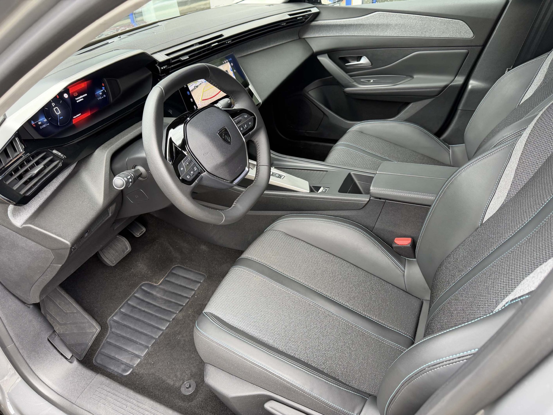 PEUGEOT 408 1.2 Hybrid Allure *5 Jahre Garantie*-image-7