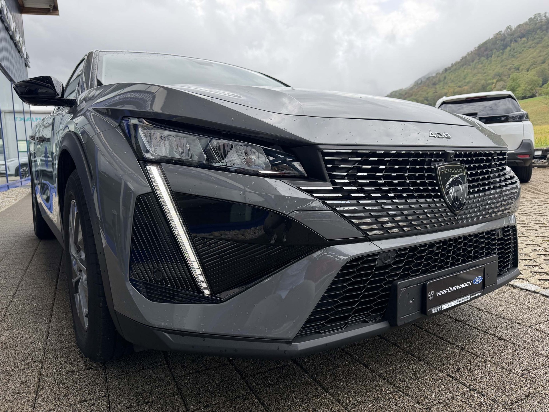 PEUGEOT 408 1.2 Hybrid Allure *5 Jahre Garantie*-image-2