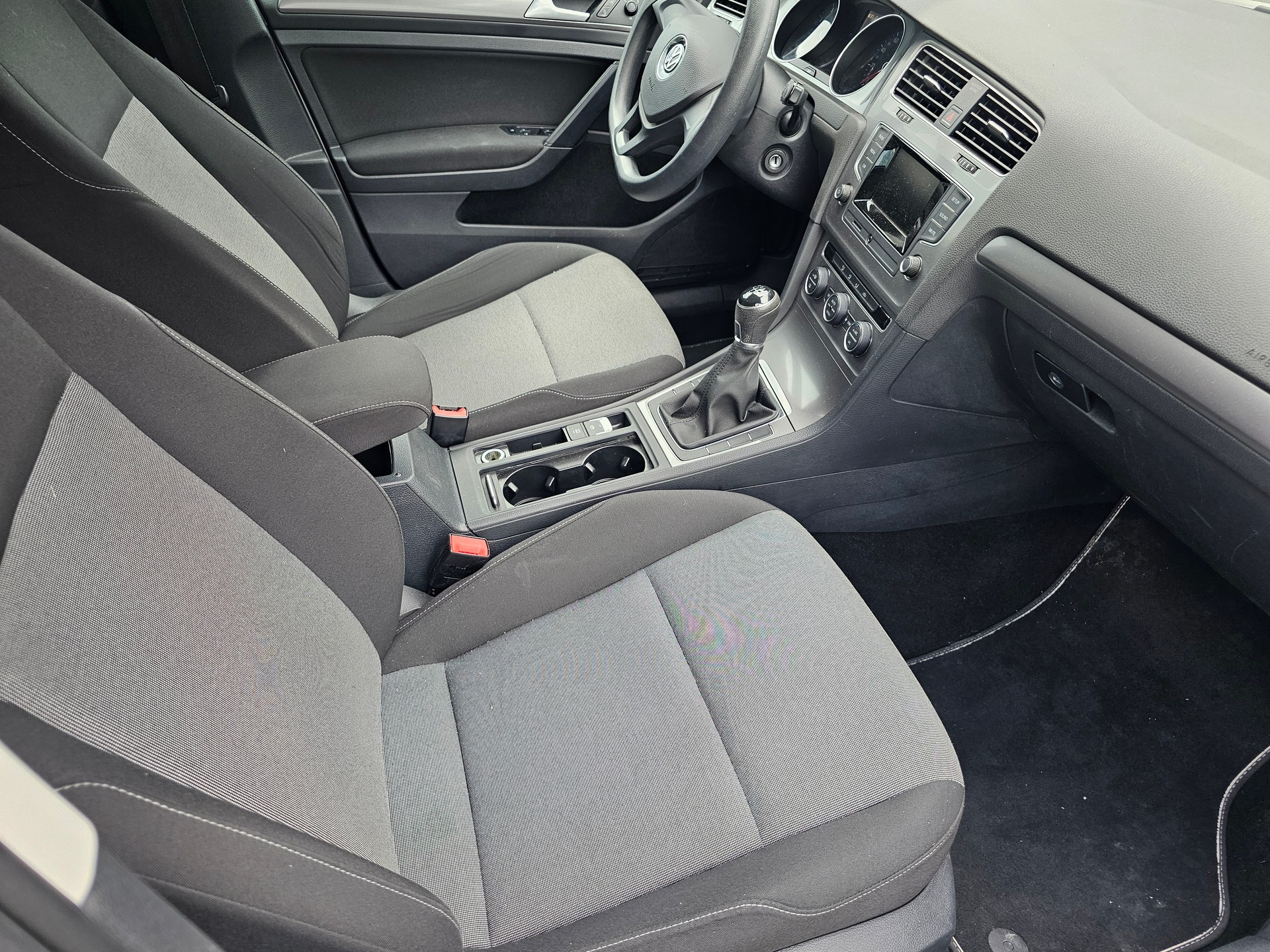 VW GOLF-image-5