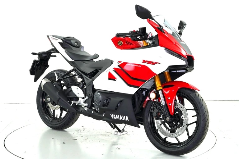 YAMAHA YZF-R3 ABS 70th Anniv.-showroom-element-1