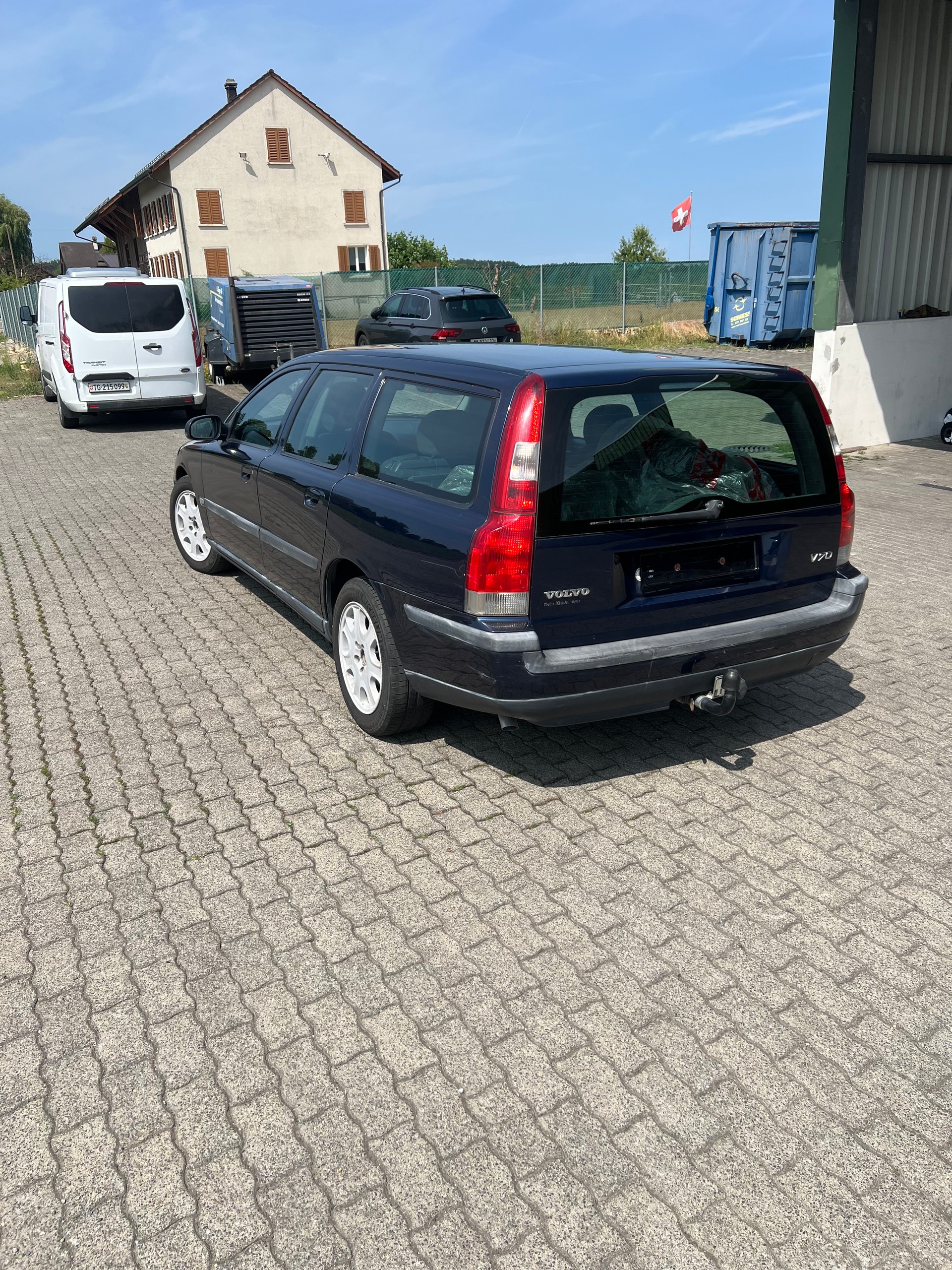 VOLVO V70 2.4-image-3