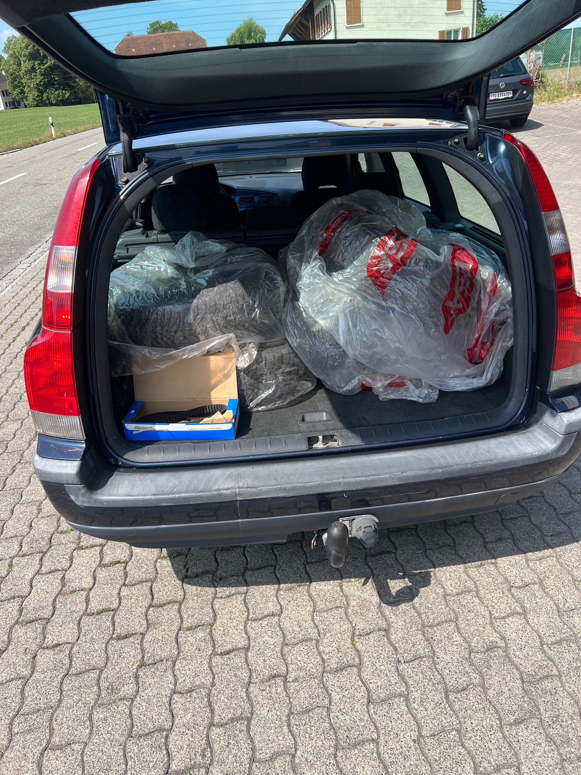 VOLVO V70 2.4-image-6