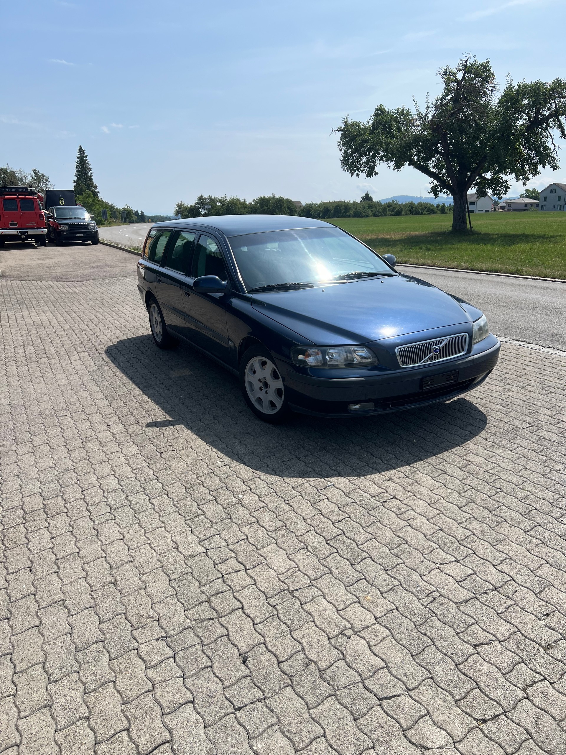 VOLVO V70 2.4-image-1