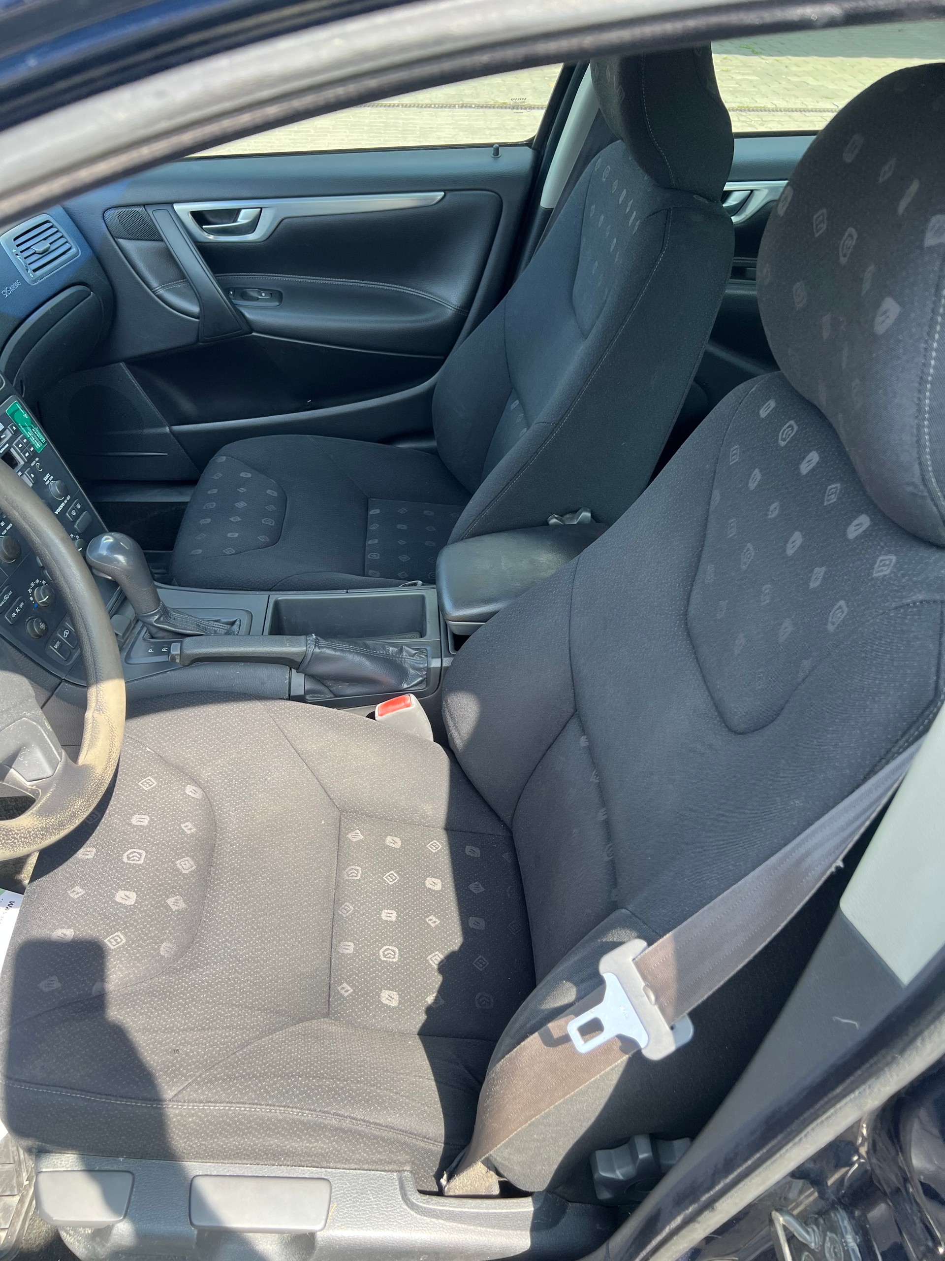 VOLVO V70 2.4-image-11