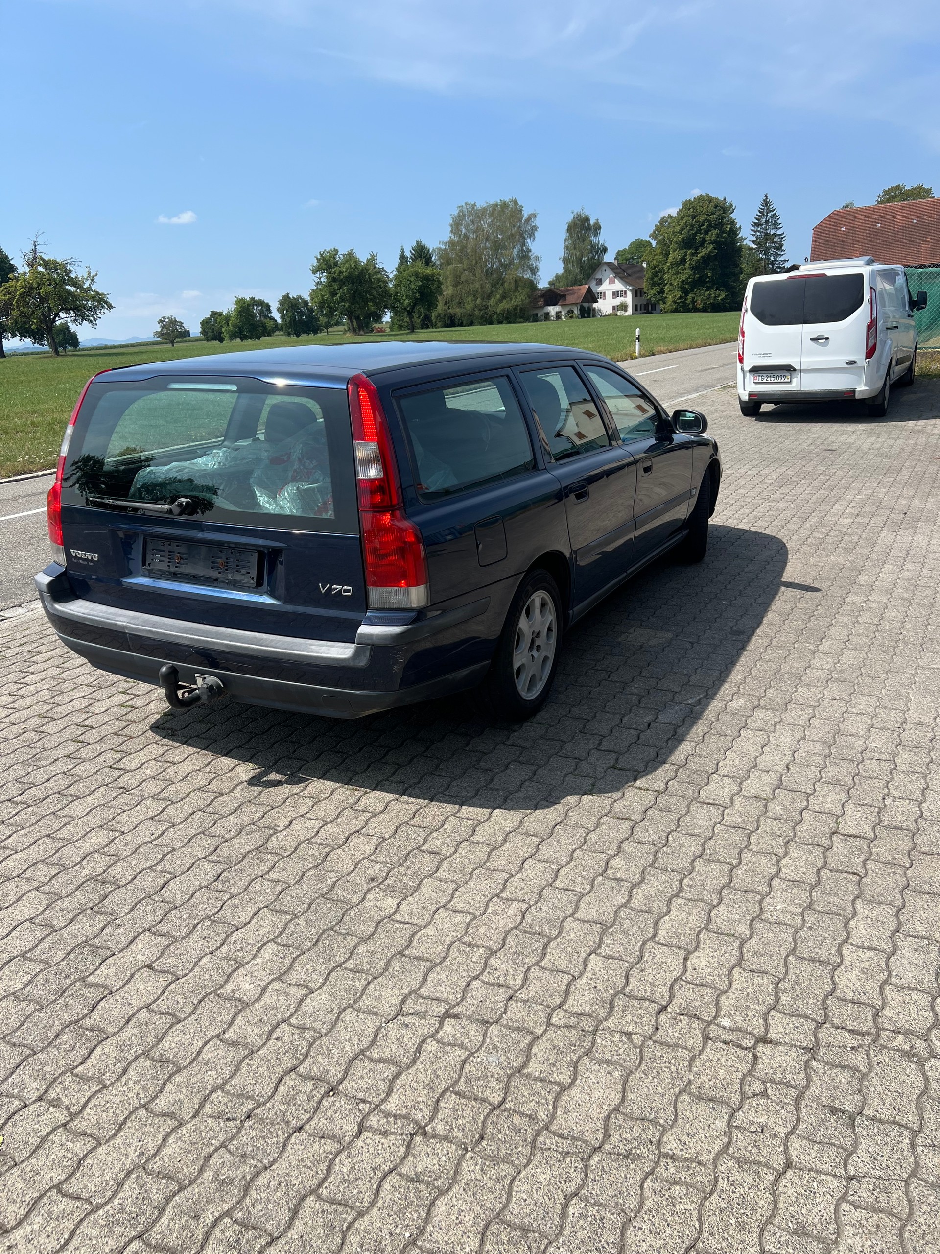 VOLVO V70 2.4-image-5