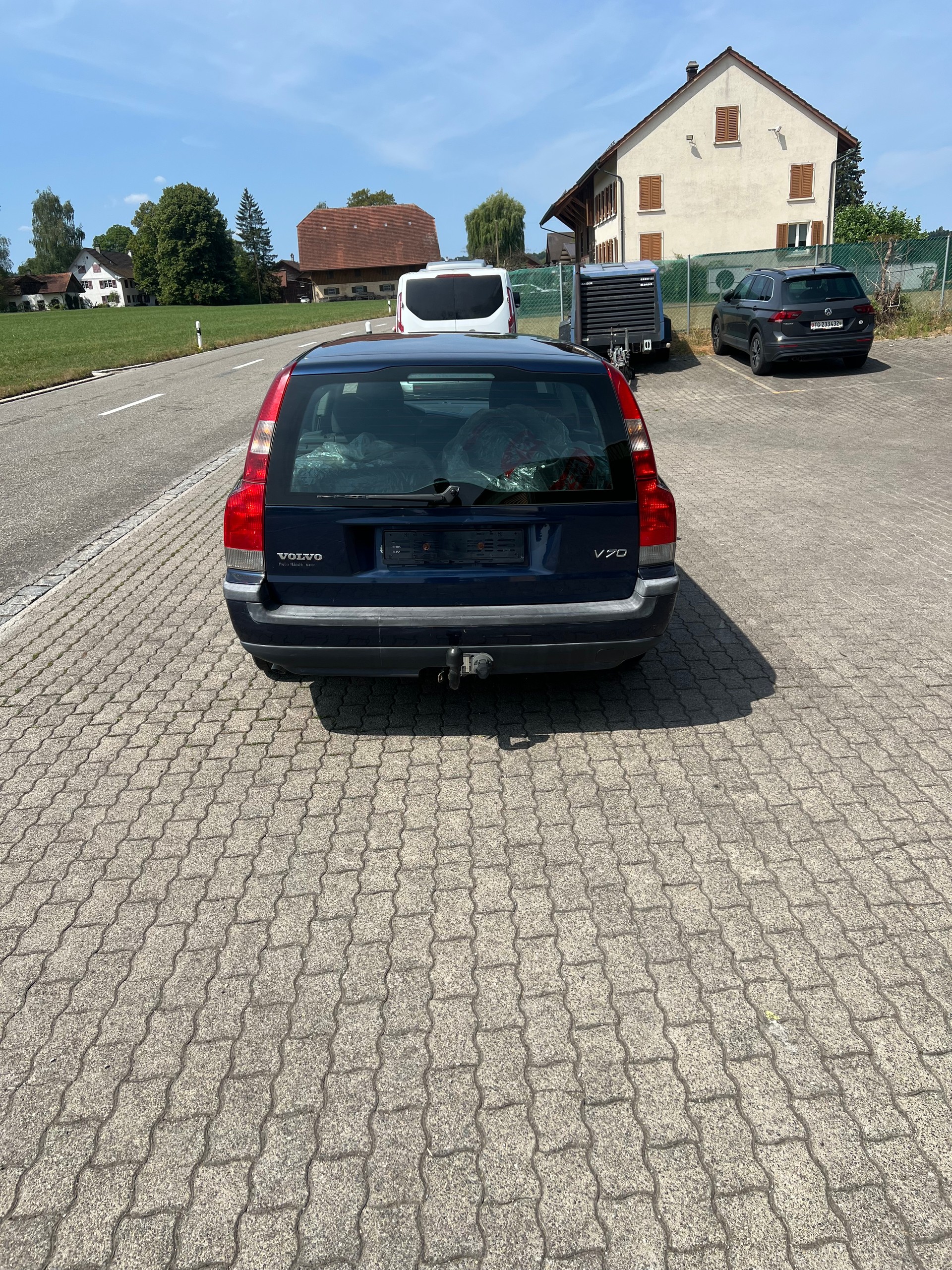 VOLVO V70 2.4-image-4