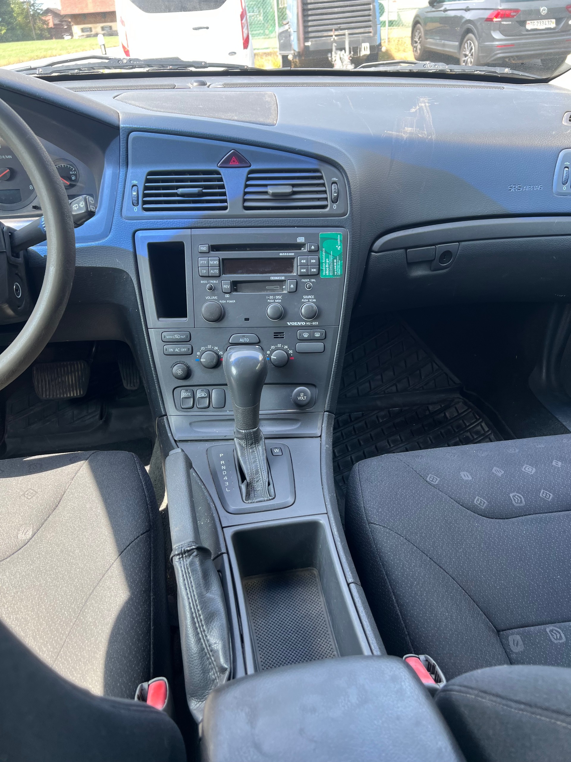 VOLVO V70 2.4-image-10