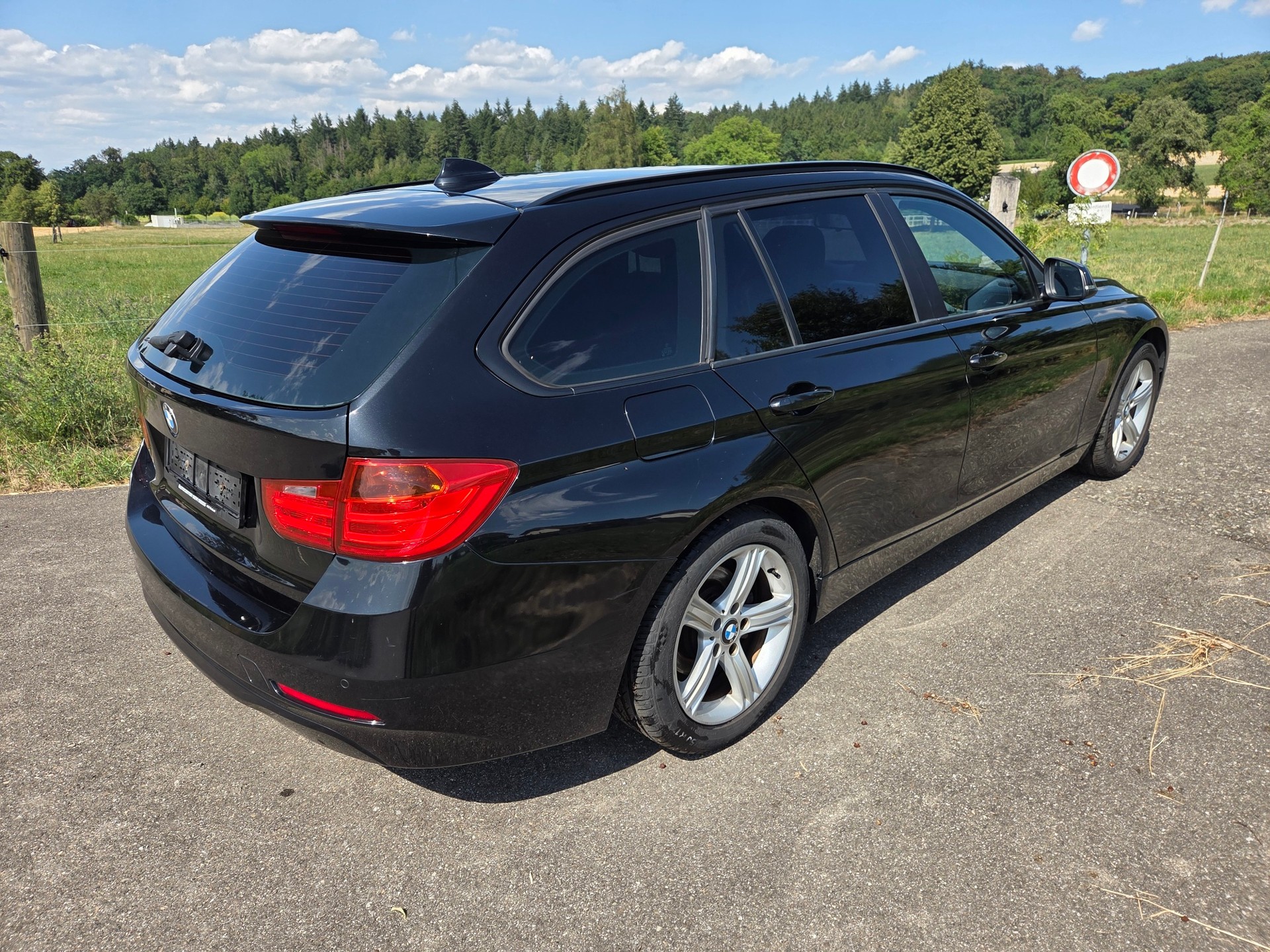BMW 320d-image-5