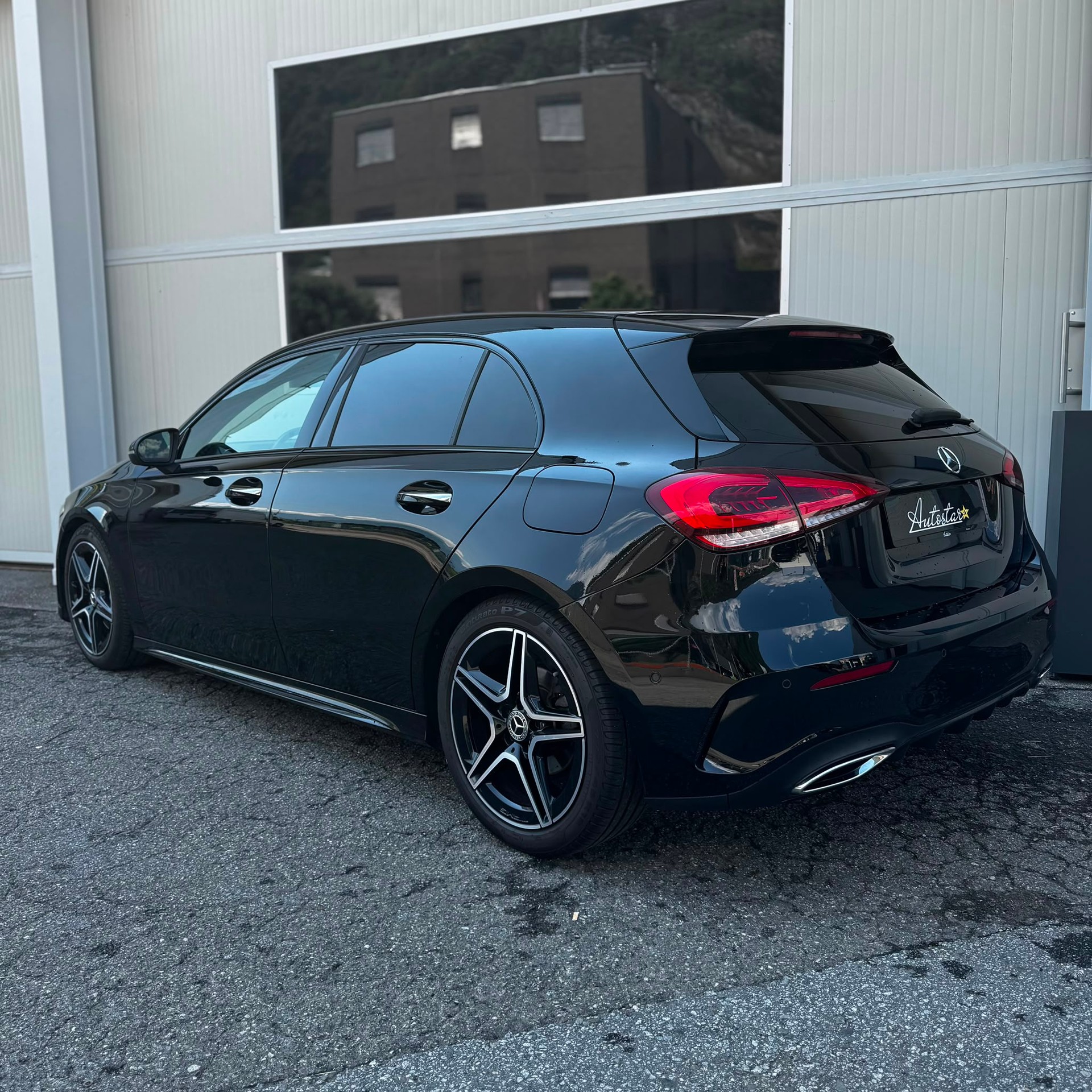 MERCEDES-BENZ A 180 AMG Line 7G-DCT-image-2