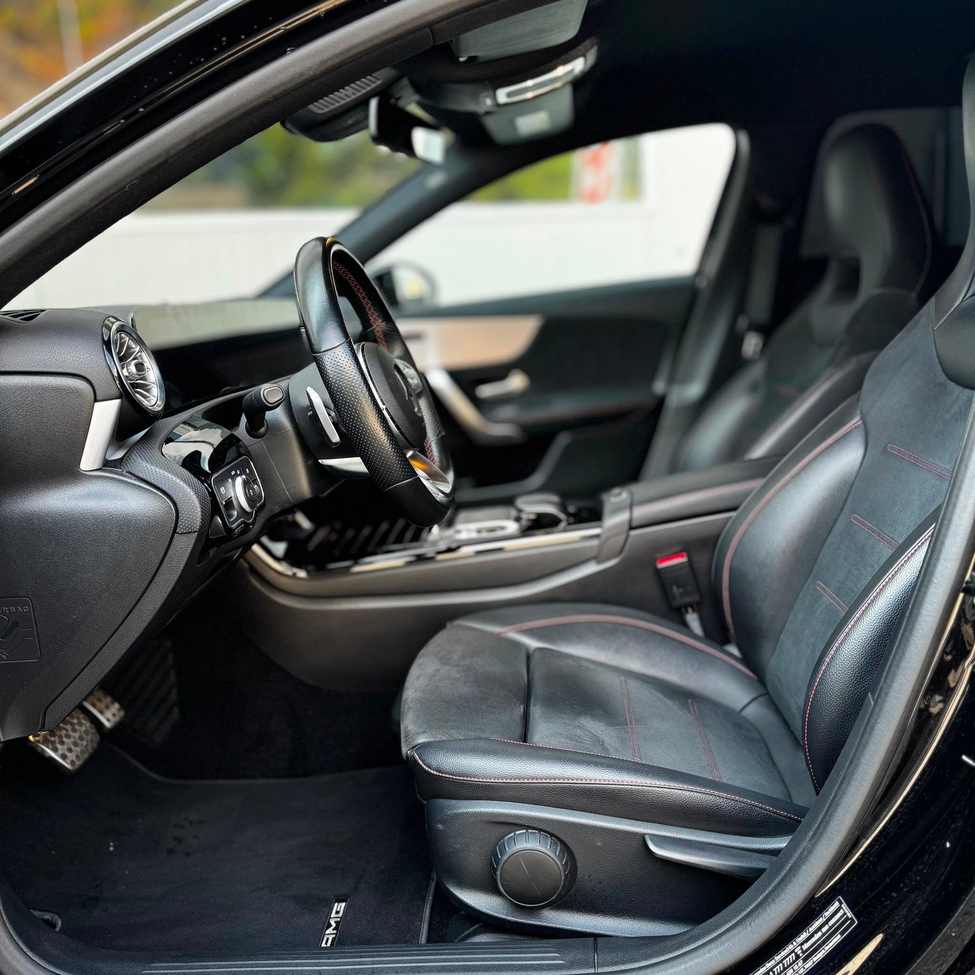 MERCEDES-BENZ A 180 AMG Line 7G-DCT-image-10