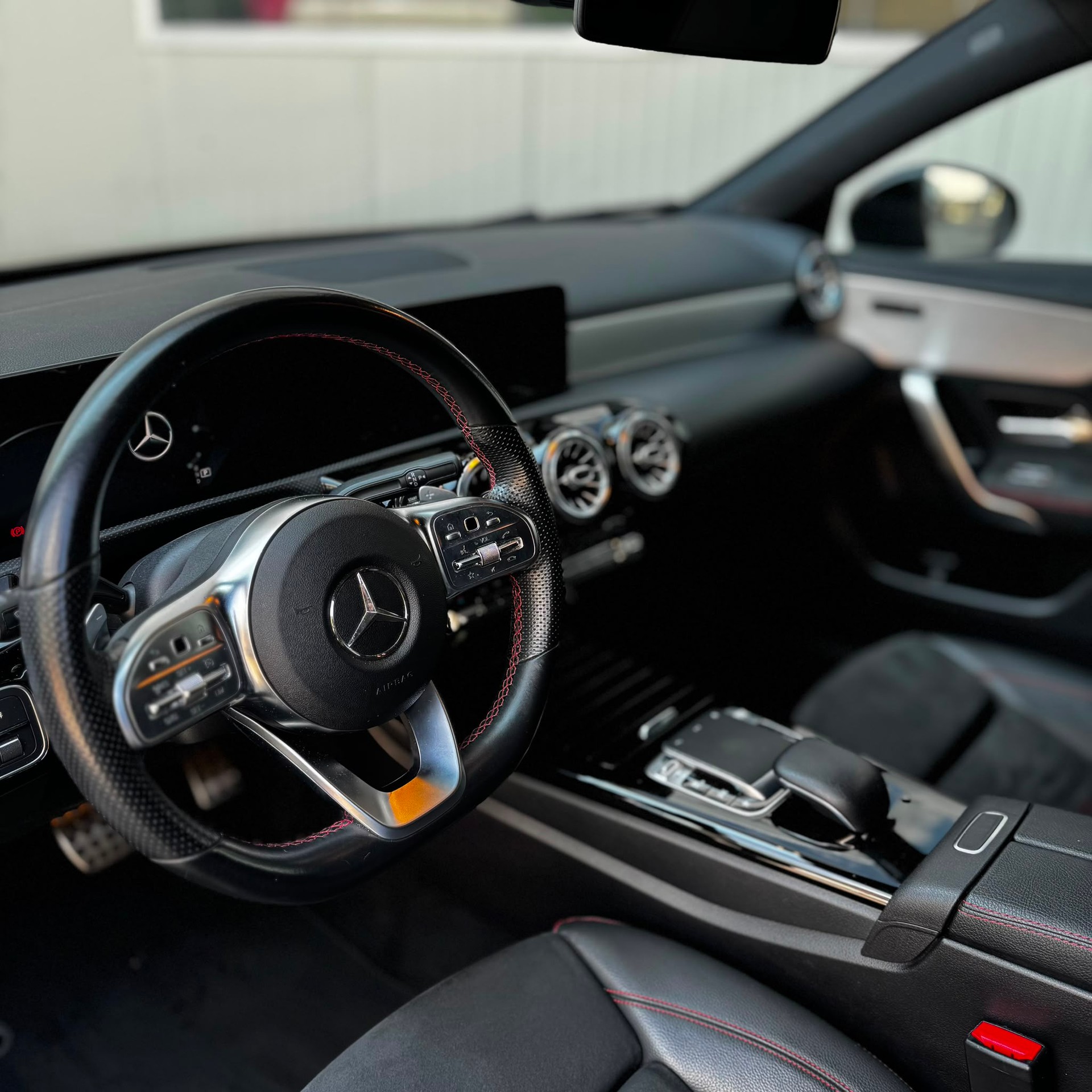 MERCEDES-BENZ A 180 AMG Line 7G-DCT-image-9