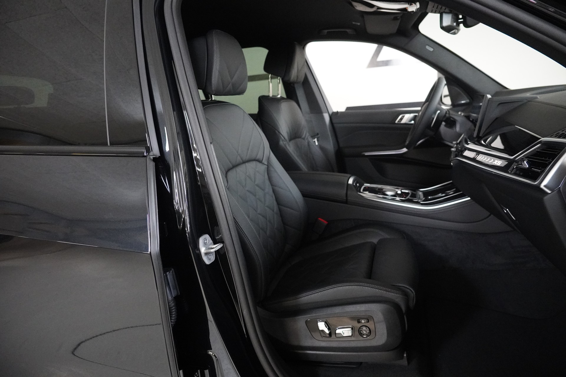 BMW X5 xDrive 48V 30d M Sport Steptronic-image-14