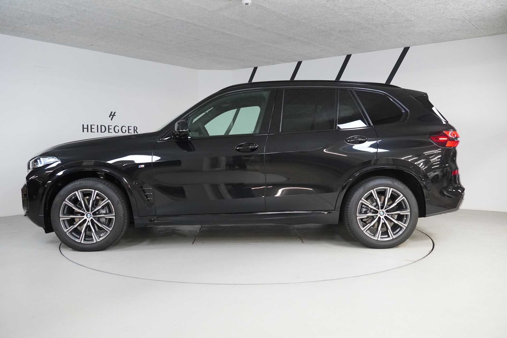 BMW X5 xDrive 48V 30d M Sport Steptronic-showroom-element-3