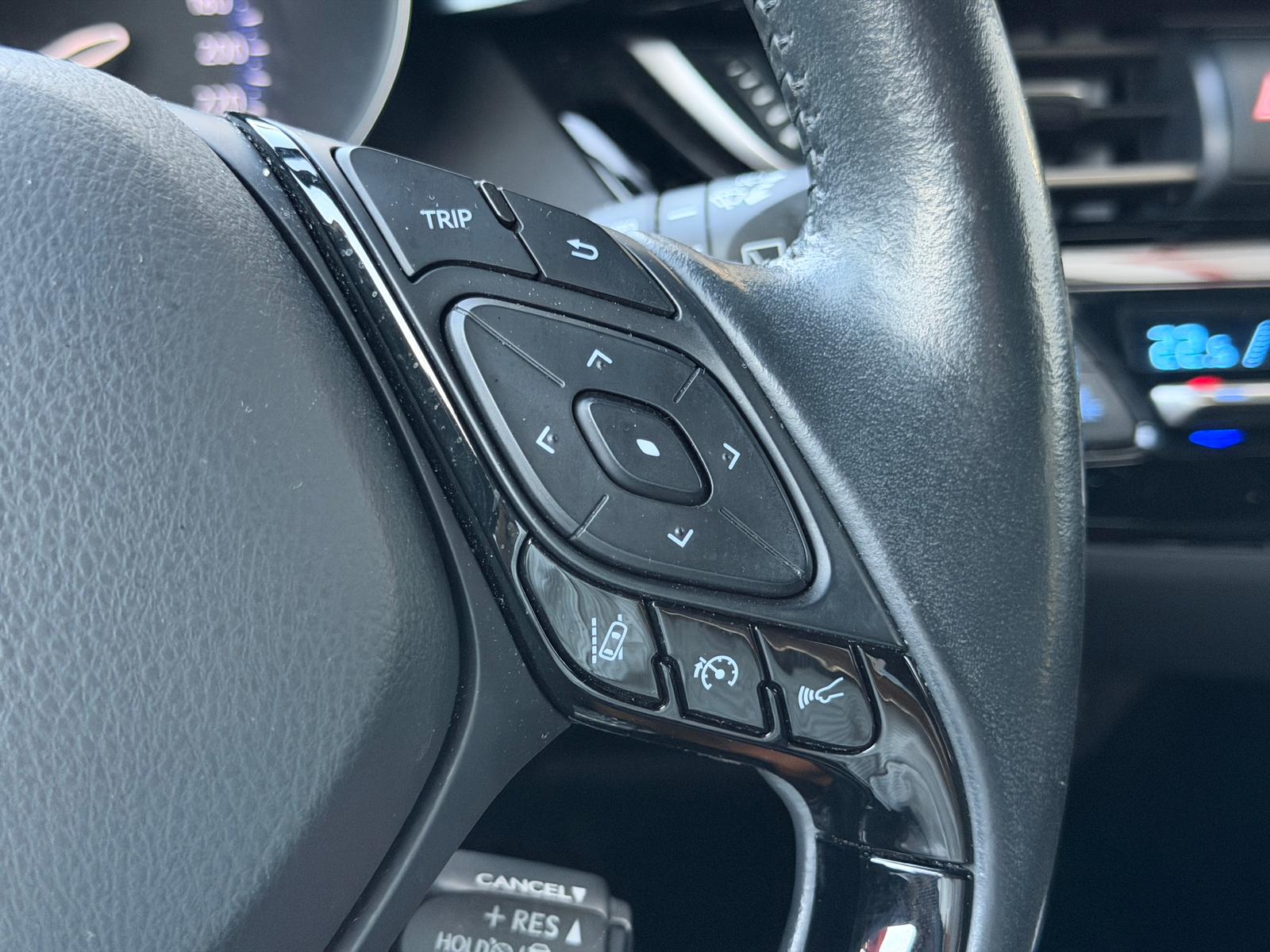 TOYOTA C-HR 2.0 HSD CVT Premium-image-17