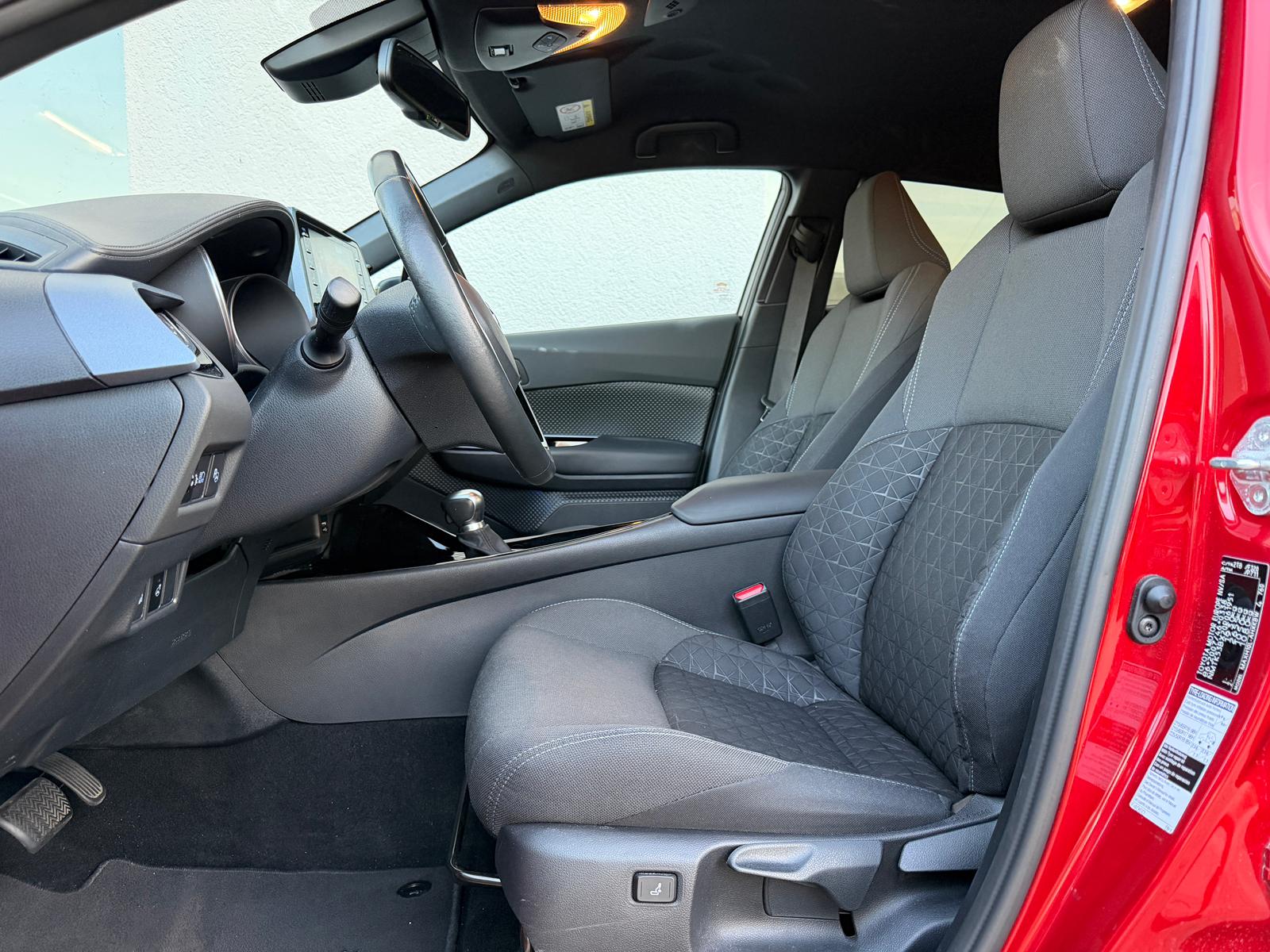 TOYOTA C-HR 2.0 HSD CVT Premium-image-10