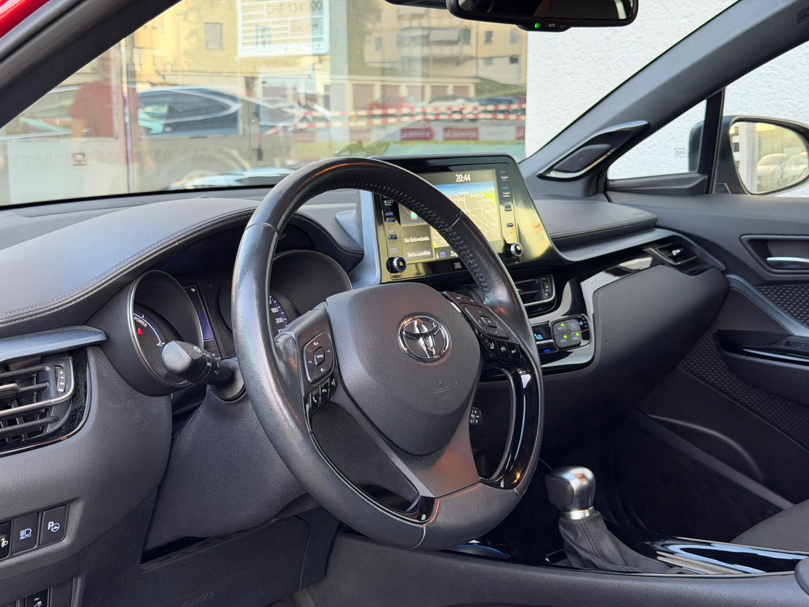 TOYOTA C-HR 2.0 HSD CVT Premium-image-9