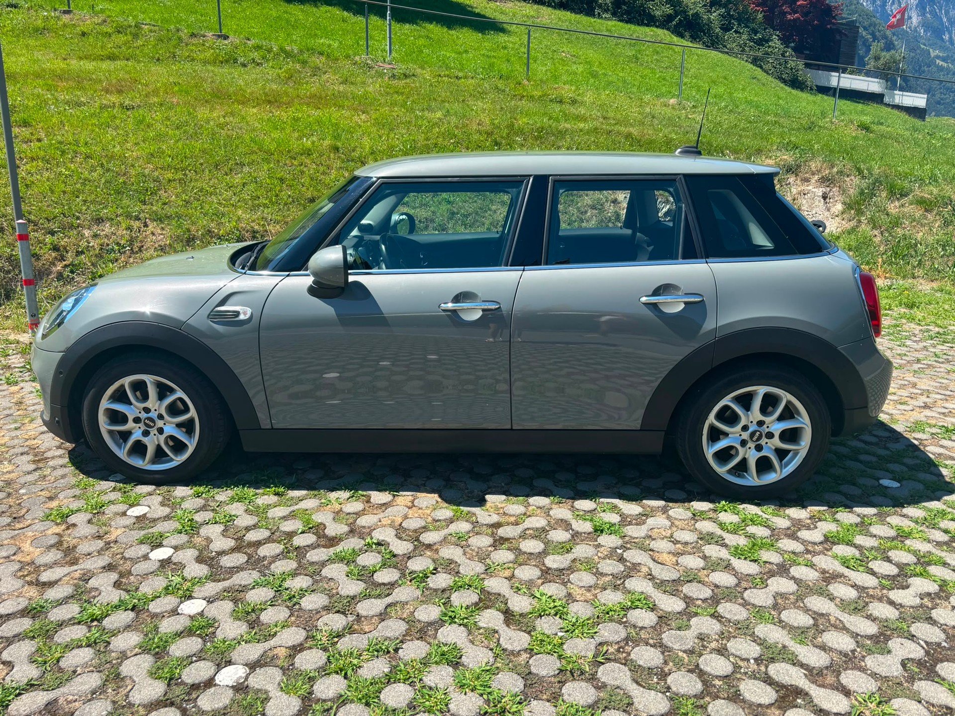 MINI 1.5i Cooper-image-1