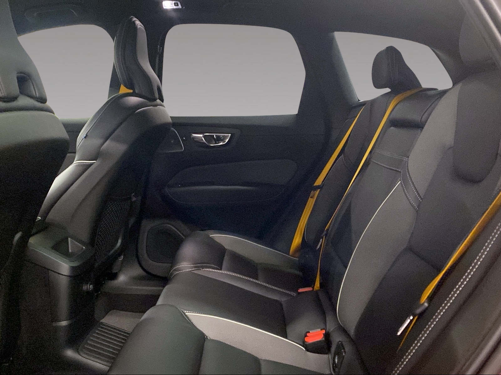 VOLVO XC60 2.0 T8 TE Polestar eAWD-image-8