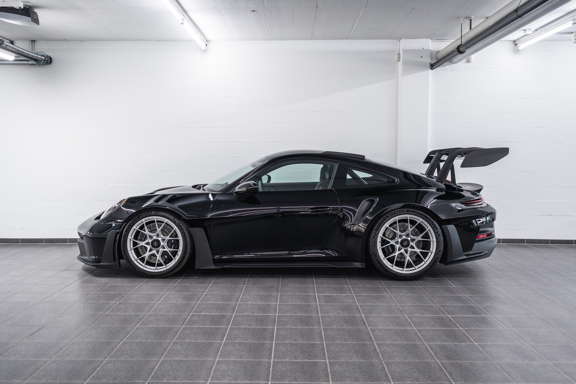 PORSCHE 911 GT3 RS-image-3