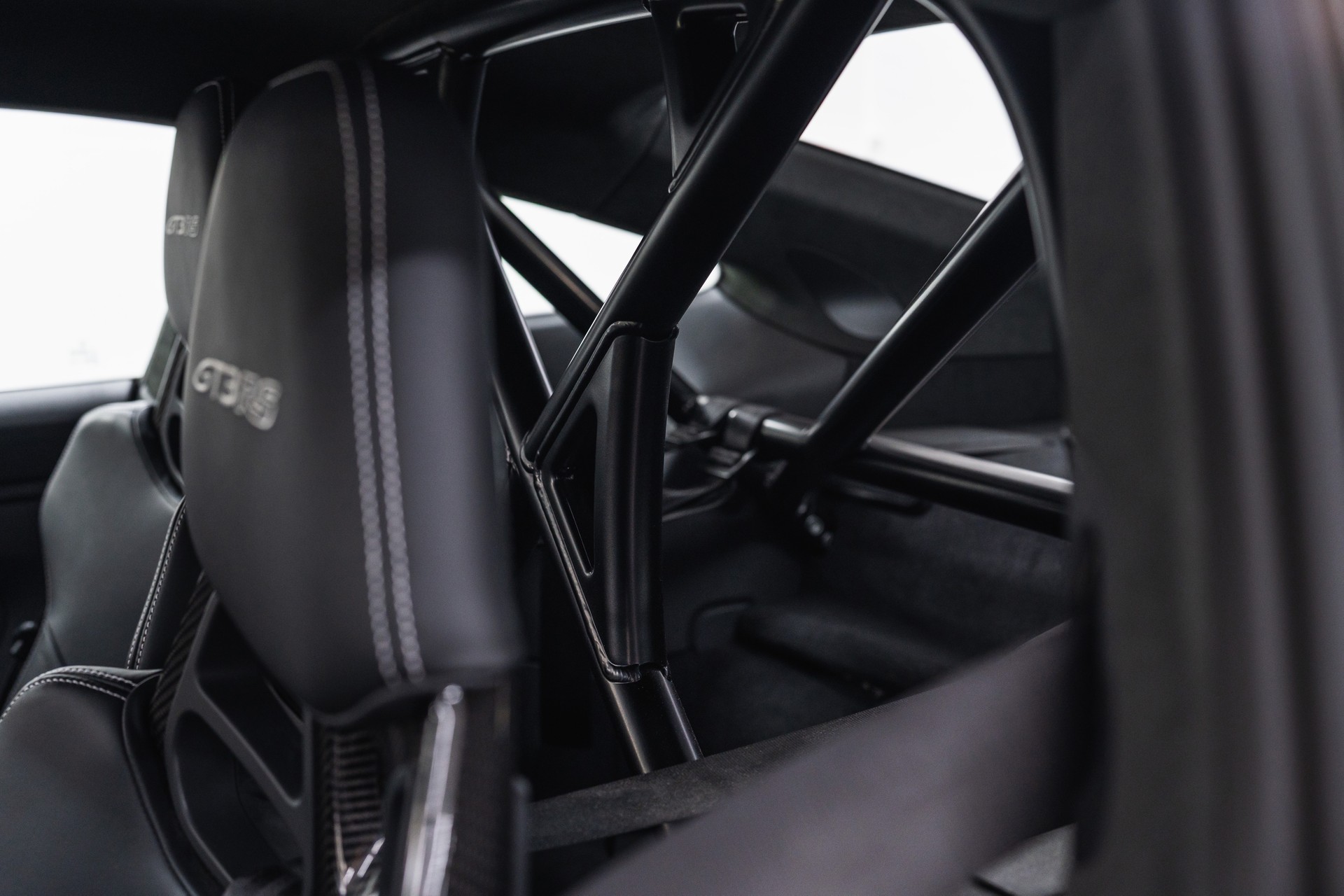 PORSCHE 911 GT3 RS-image-11
