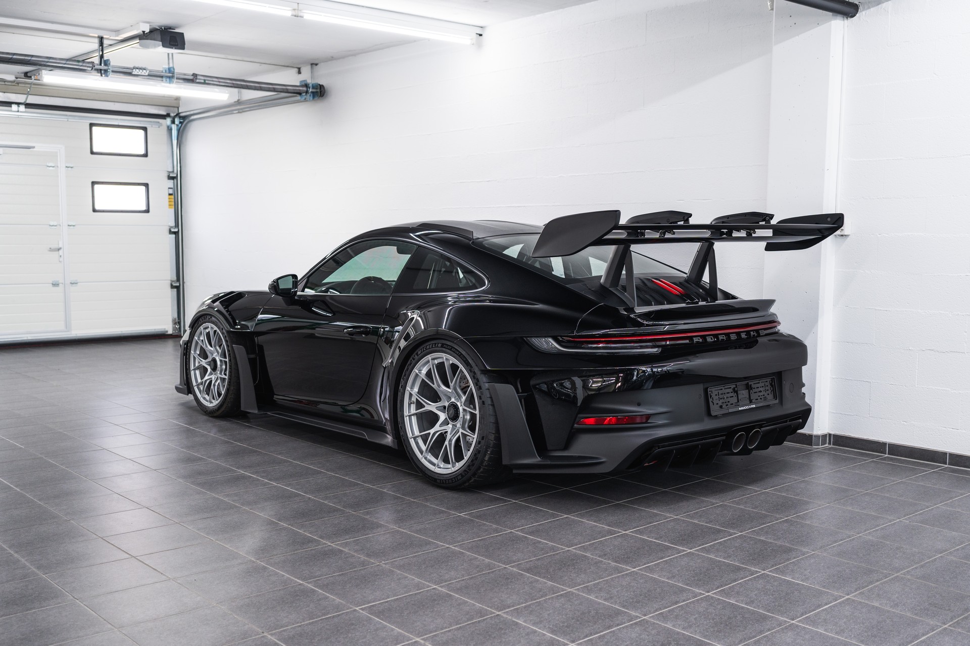 PORSCHE 911 GT3 RS-image-4