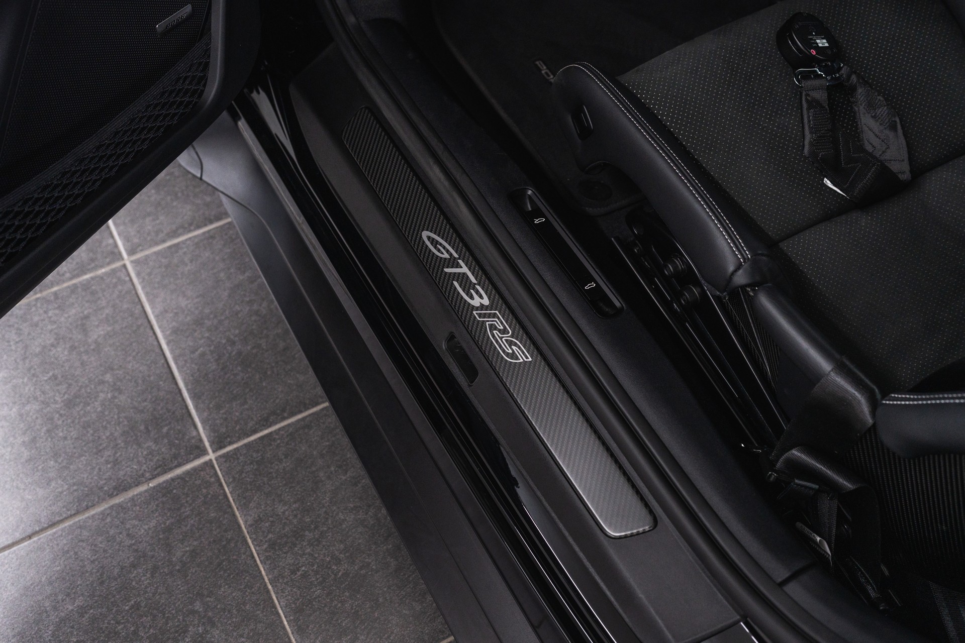 PORSCHE 911 GT3 RS-image-13