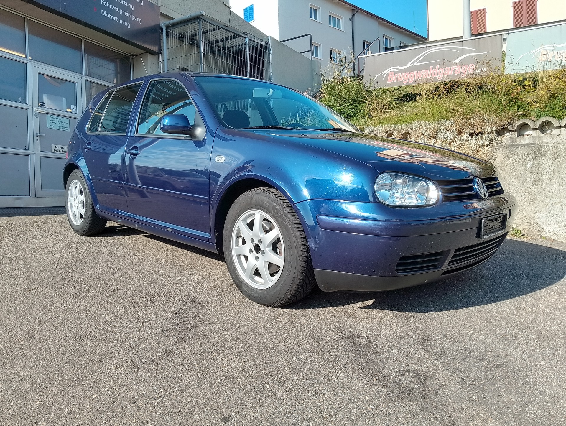 VW Golf 2.0 Trendline-image-4