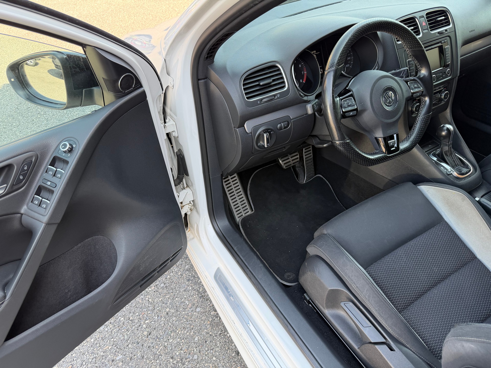 VW Golf 2.0 TSI R 4Motion DSG-image-8
