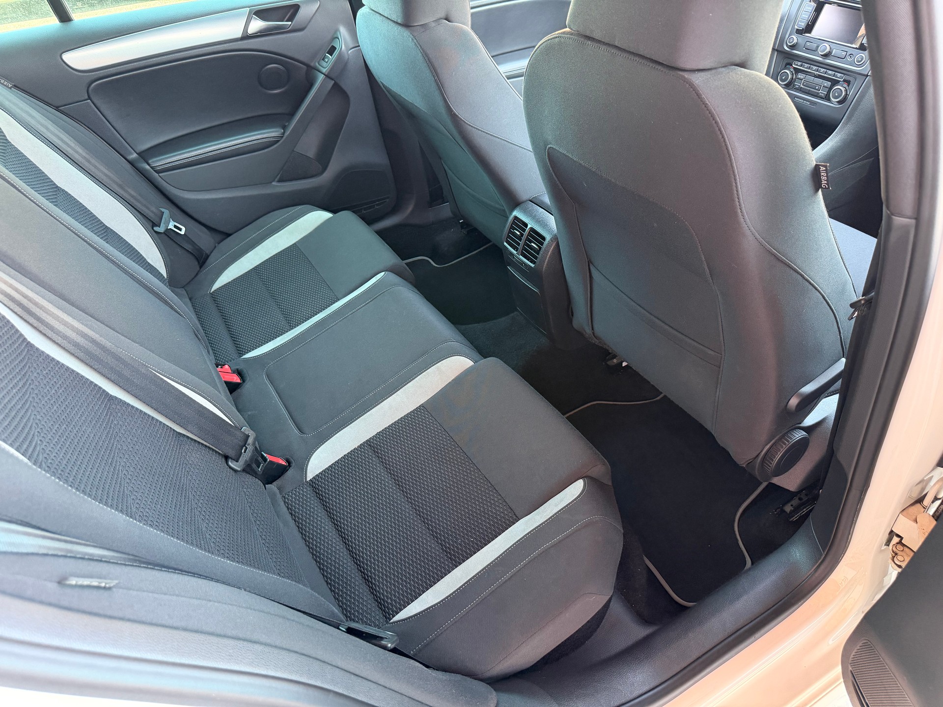 VW Golf 2.0 TSI R 4Motion DSG-image-6