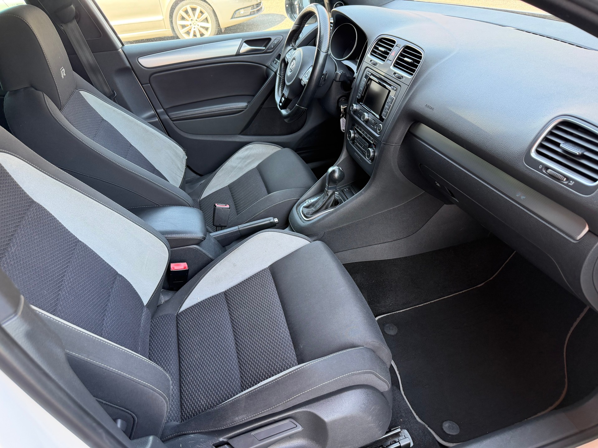 VW Golf 2.0 TSI R 4Motion DSG-image-5