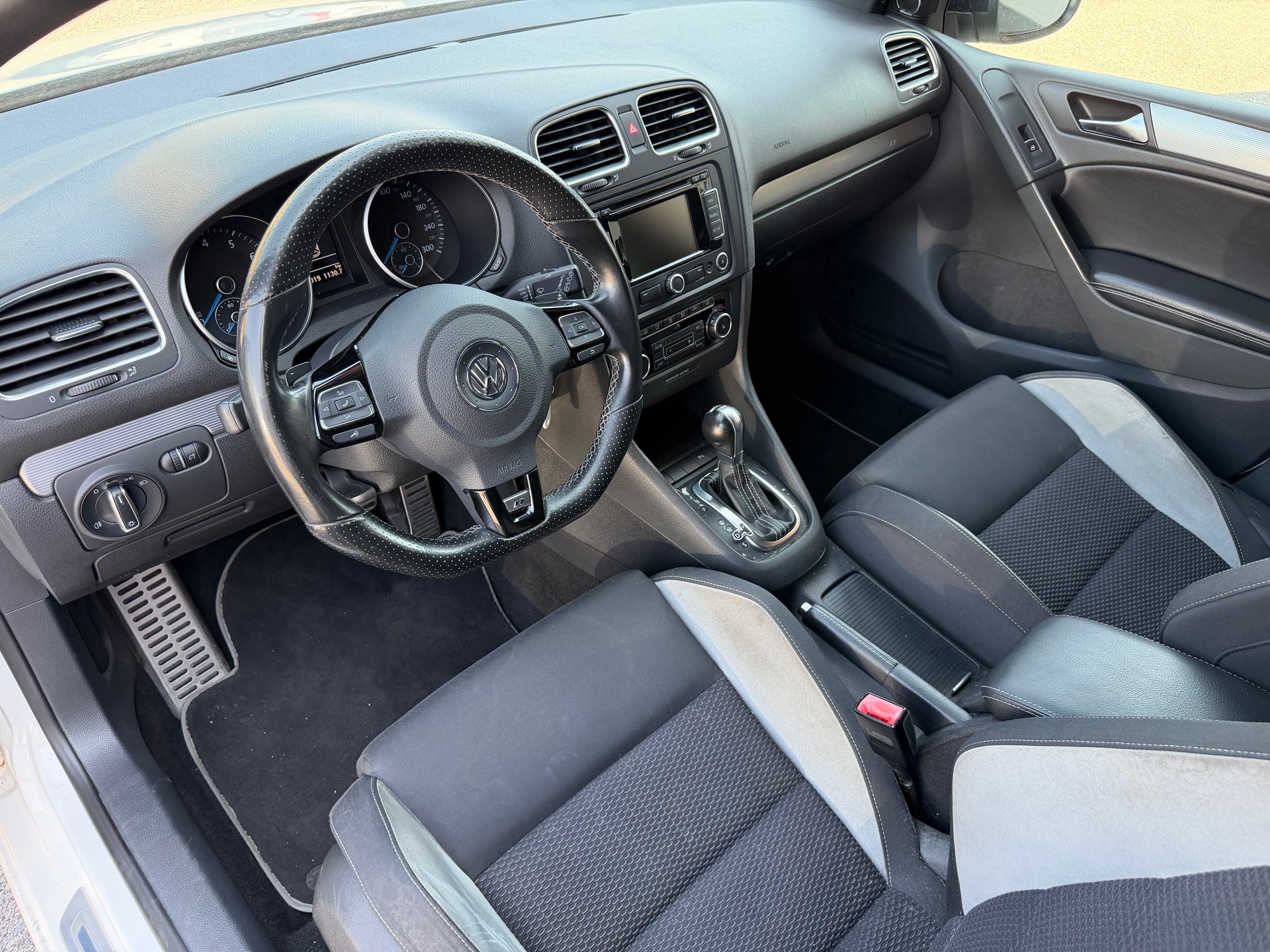 VW Golf 2.0 TSI R 4Motion DSG-image-11
