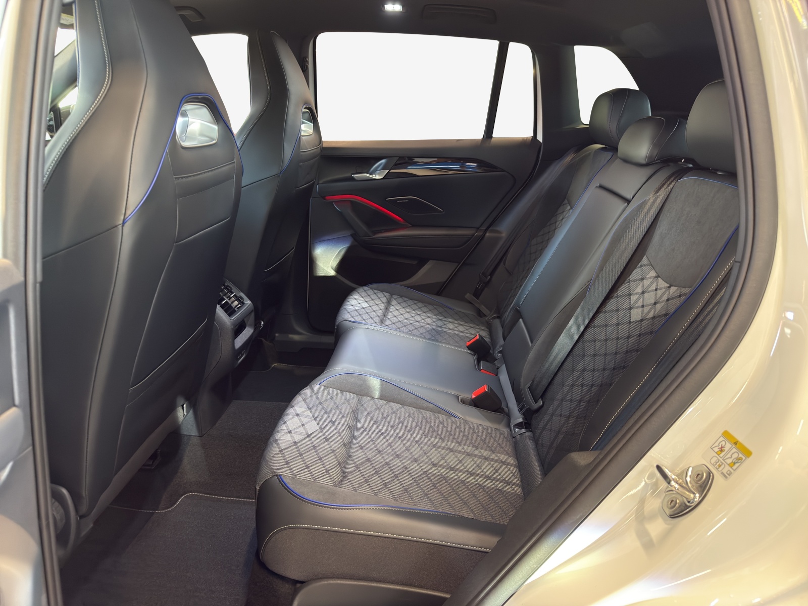 VW Tiguan 1.5 TSI evo2 eHybrid R-Line DSG-image-12