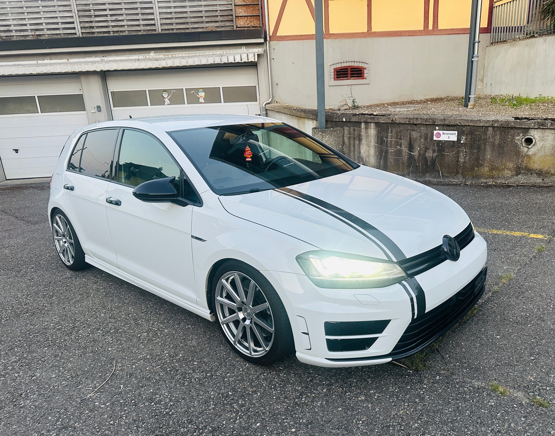 VW Golf 2.0 TSI R 4Motion DSG-image-4