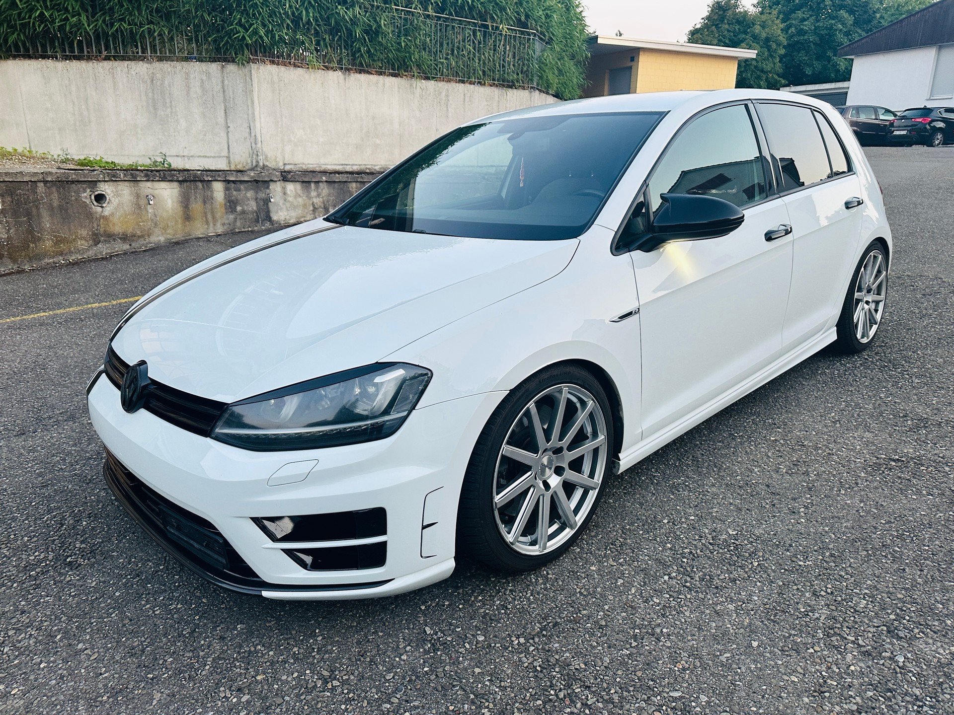 VW Golf 2.0 TSI R 4Motion DSG-image-2
