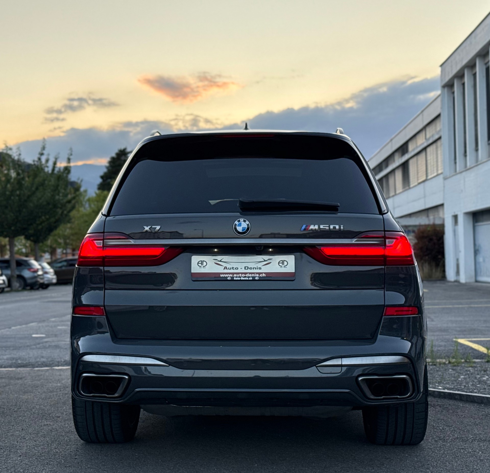 BMW X7 M50i-image-5